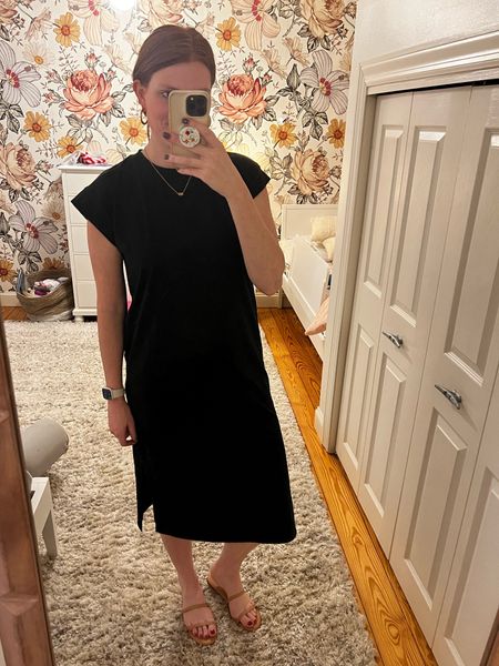 A super casual midi dress, only $20! Throw on for running out the door but look put together. Comes in 3 solids and one stripe. I’m in a medium. This would also be pretty bump friendly!

#LTKfindsunder50