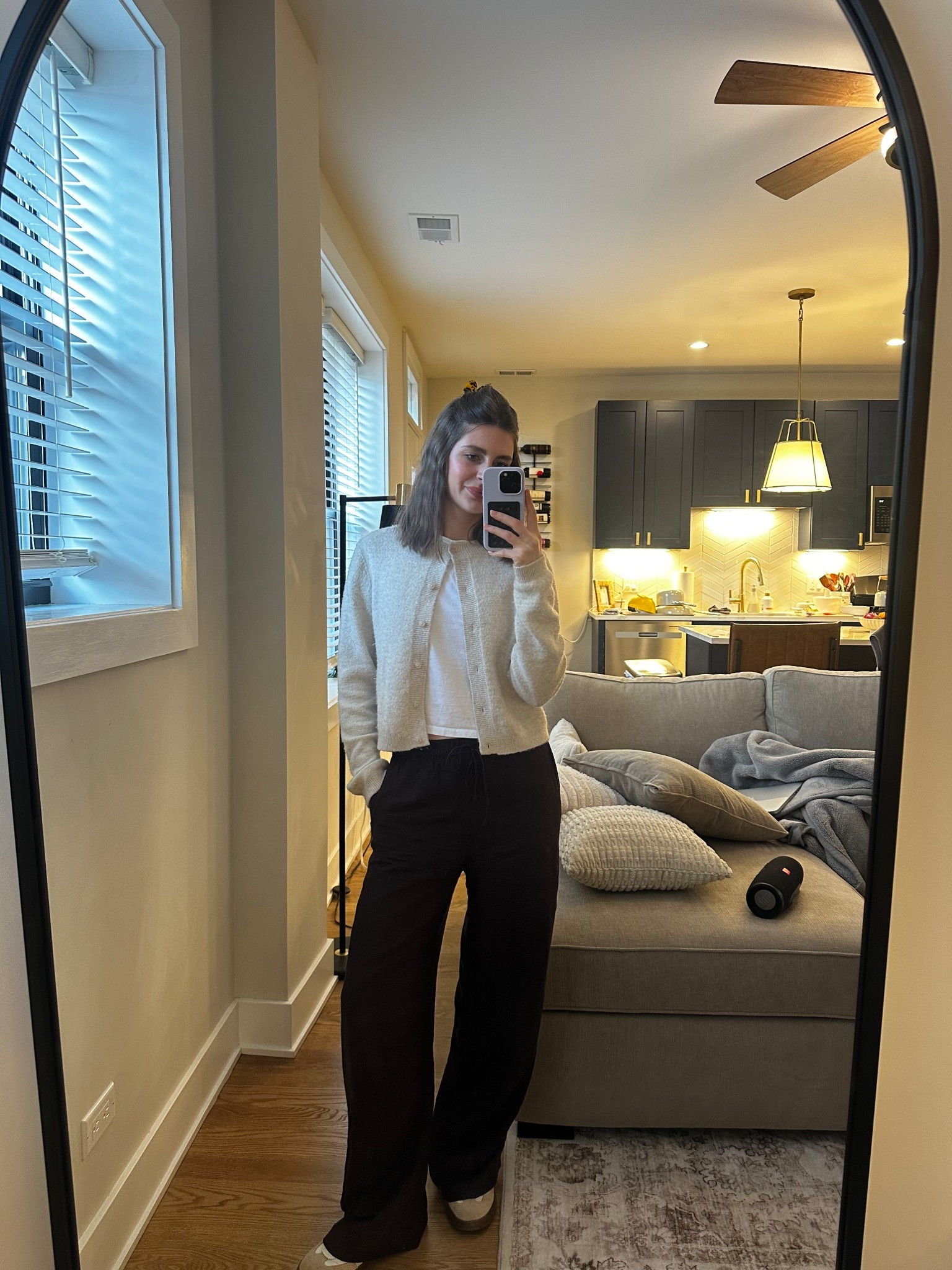 Xs pants 
Xs tee 
Small sweater

Linen pants 
Spring outfit

#LTKWorkwear #LTKootd #LTKSeasonal