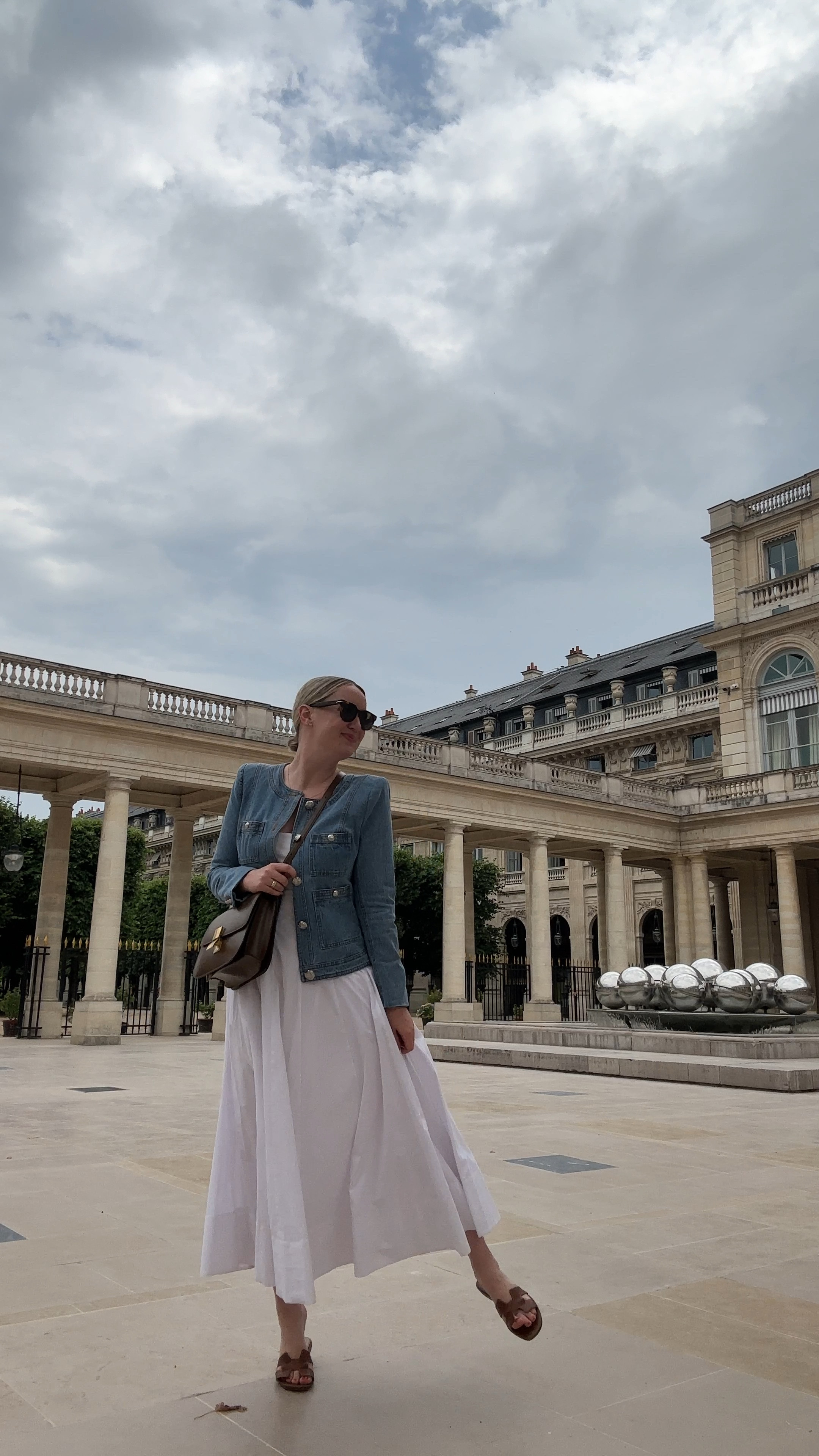 Staud Wells dress midi dress white dress (8)
Collarless denim jacket
Celine box bag
Hermes sandals 