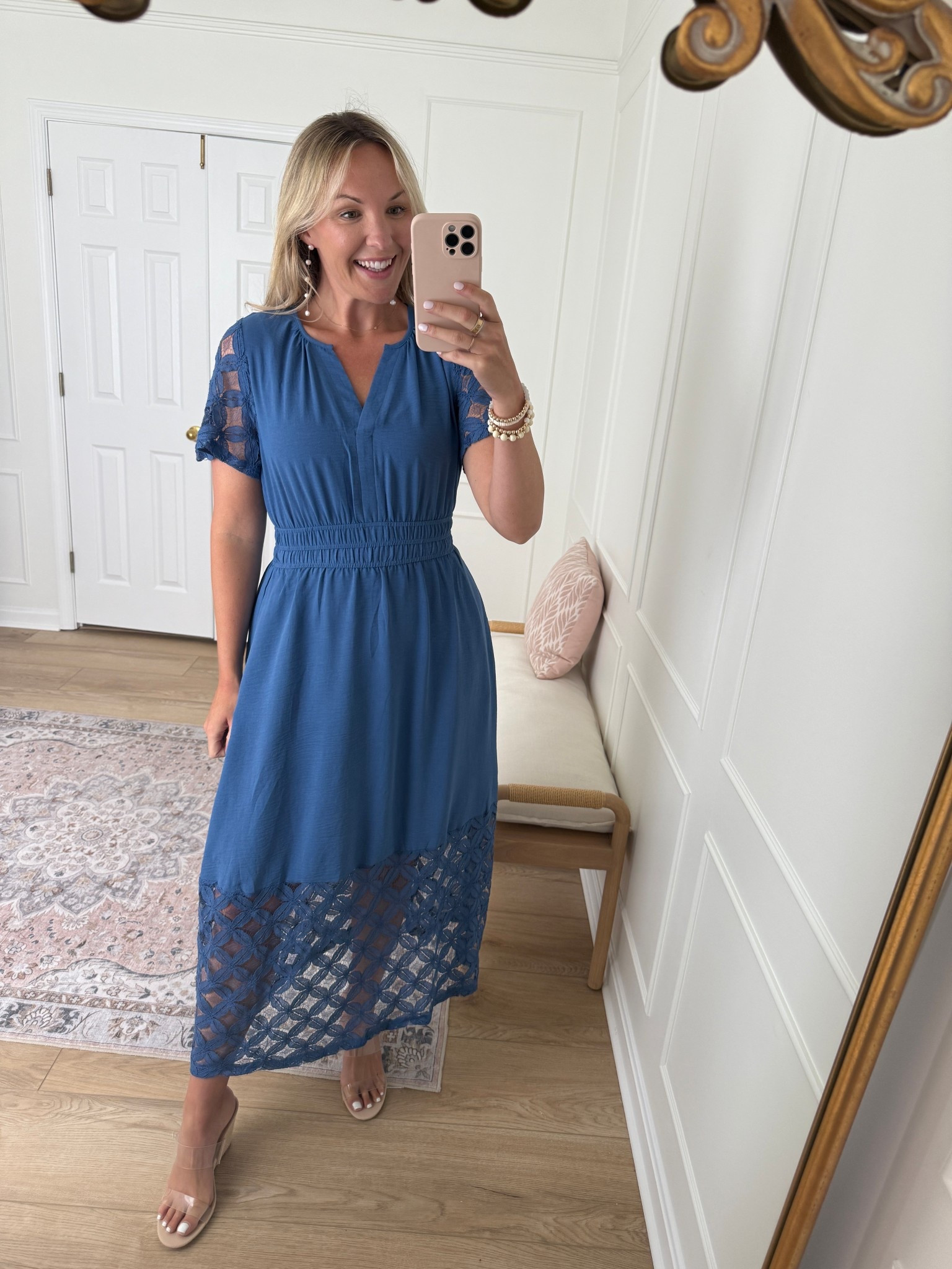 Love the detailing on the sleeves and hem! Would be perfect for spring family photos - wearing a med 