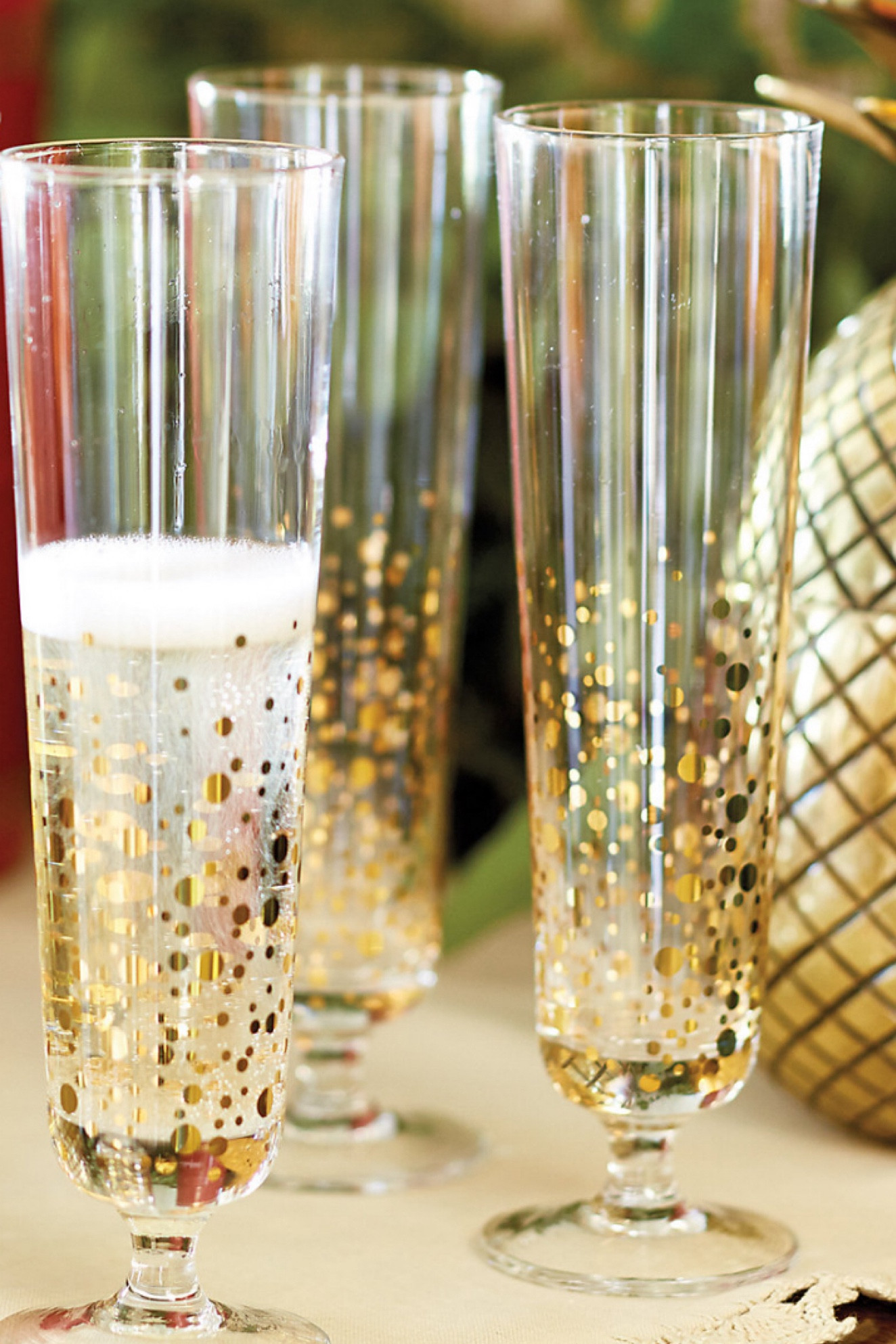 ✨On Sale✨ Love these gorgeous champagne glasses by Bunny Williams for Ballard Designs! 

#champagne #bubbly #glasses #bunnywilliams #ballarddesigns #champagneflutes #flutes

#LTKhome #LTKfindsunder50 #LTKsalealert