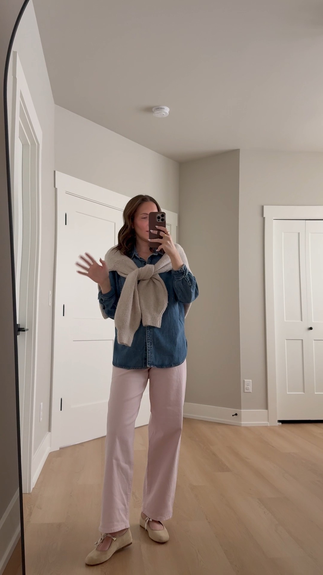 Teacher outfit idea 🍎 denim button down and pink jeans with a cozy sweater! Wearing a medium button down and size 2 pants

Teacher outfit idea, classroom style, teacher style, try on, target style, look for less

#LTKootd