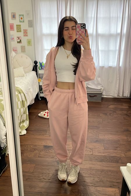 the cutest and coziest set ☁️🌸 I got a medium for the oversized fit!