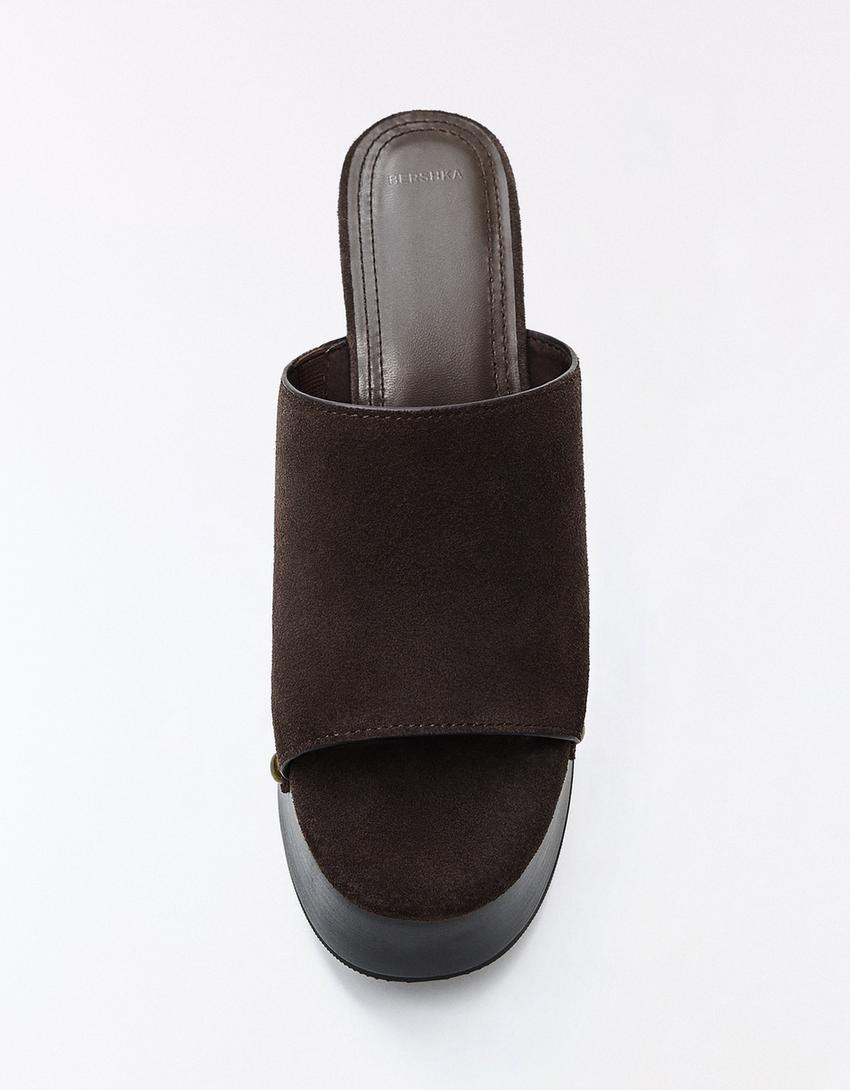 Leather wedge with stud detail - Women | Bershka UK