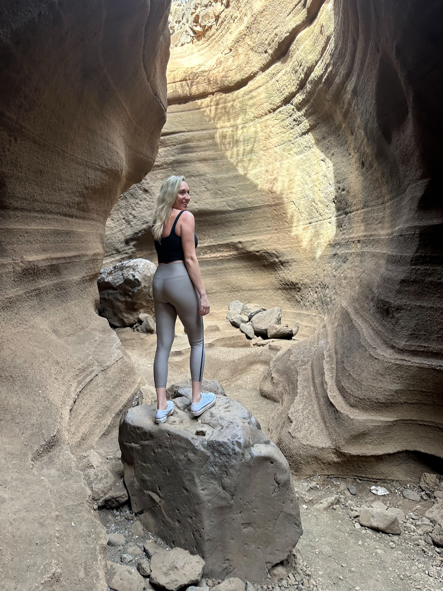 Cozy, cute, and adventure-ready 🖤 Exploring Barranco de las Vacas in style—because even the rugged trails deserve a chic moment. 🏞️✨ #BarrancoDeLasVacas #GranCanaria #AthleisureGoals #TravelStyle #AdventureChic #OOTDTravel #SpainAdventures #EffortlessFashion #abercrombie #amazon 

#LTKFitness #LTKTravel #LTKActive