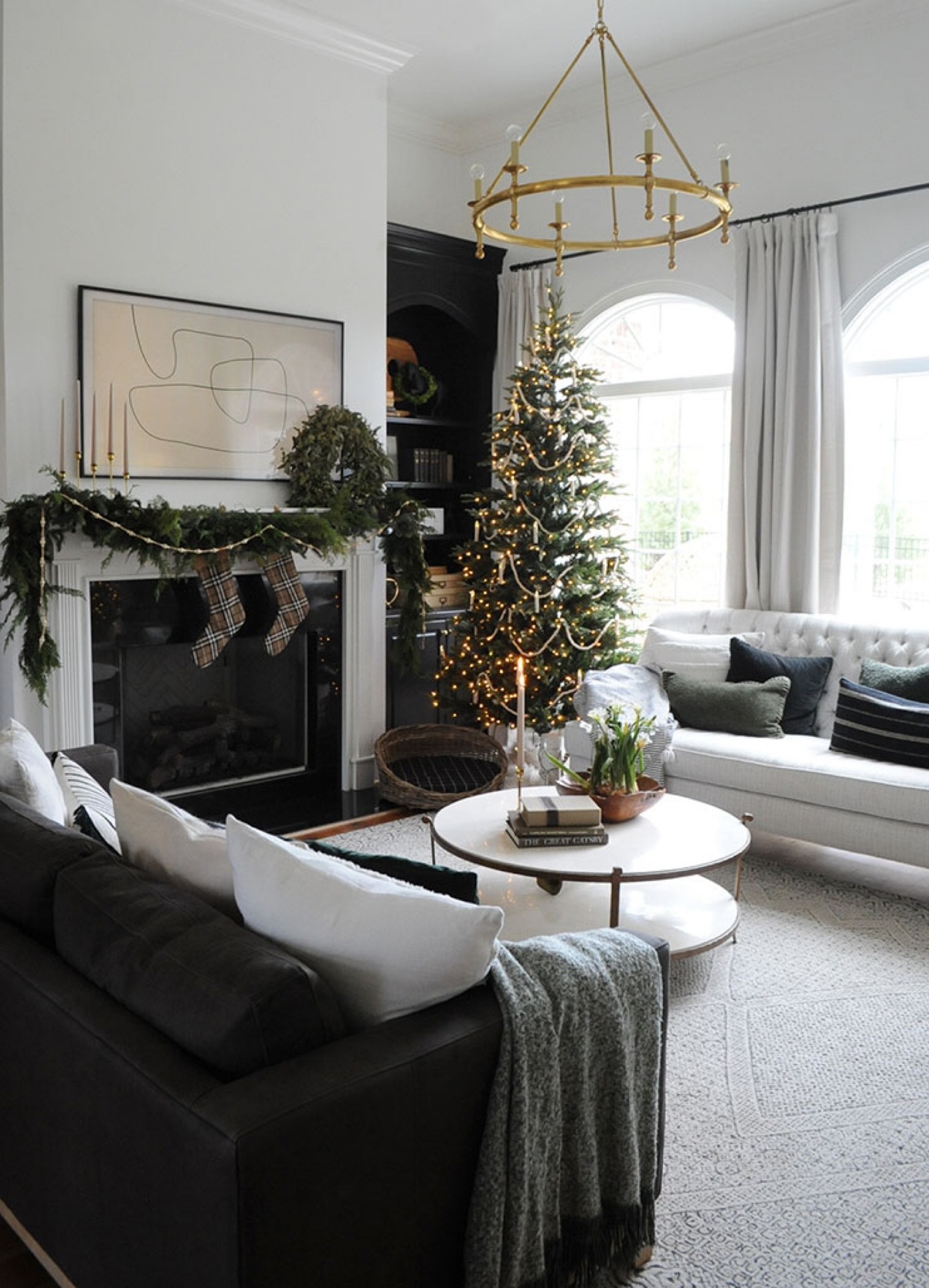 Christmas tree and mantel… #christmas #christmastree #christmasmantel

#LTKSeasonal #LTKHoliday #LTKhome