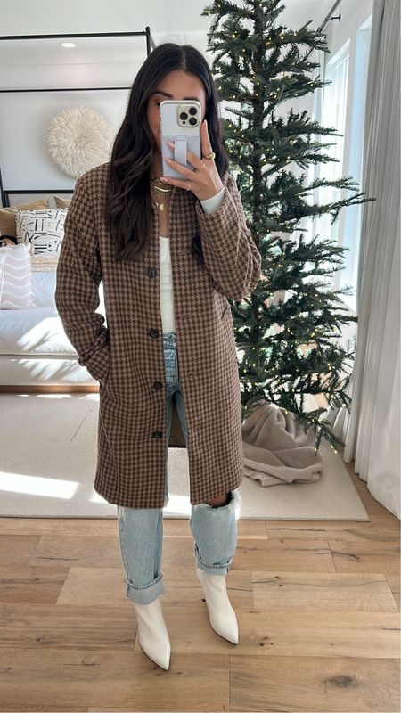 I love the pattern on the jacket! Such a great neutral option that still has more dimension. 

Jacket: small
Top: small
Jeans: 27
Shoes: 8

#LTKstyletip #LTKsalealert #LTKHoliday