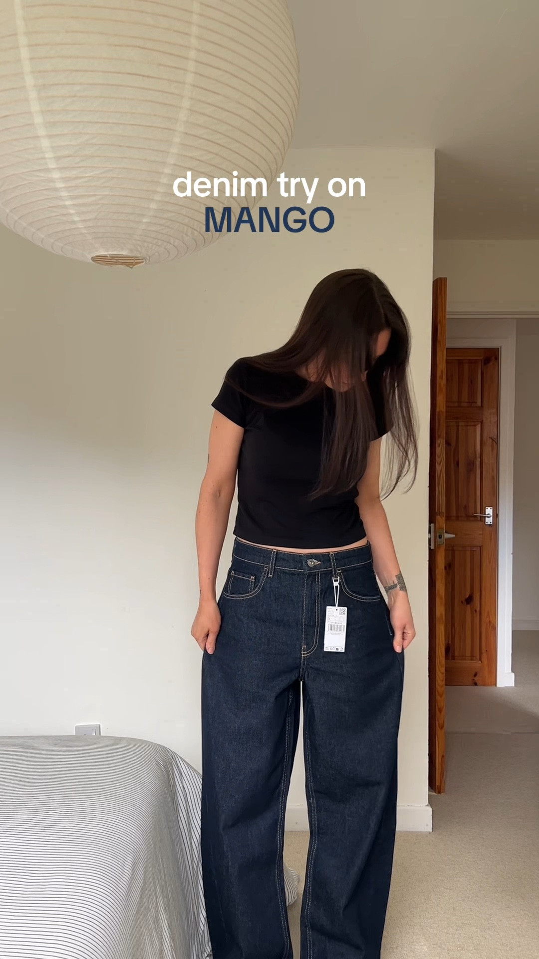 4 of my favourite jeans at the moment… they are even better on. 

Thought I would do a little try on of my latest denim reel so you can get an idea of what they are like on 💙

For reference I’m 5’7 (just about) and a size 10 would be a slightly loose/baggy fit on me which is what I like. 

#denimjeans #denimtryon #tryon #jeans #mangohaul 