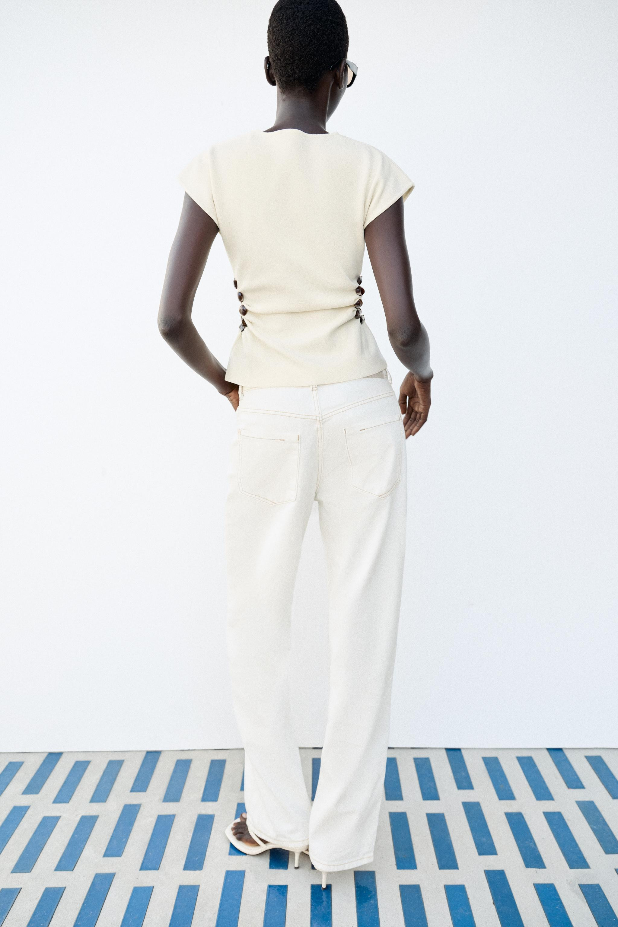 Round neck, short sleeve top. Featuring side waist cut-out details with beads. | Zara US