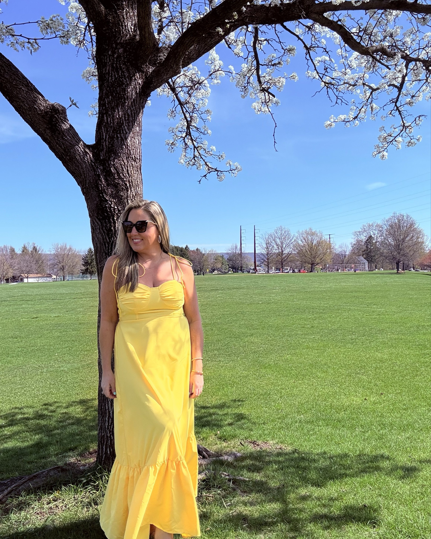 Beautiful Yellow Maxi Dress💛

Material: Non stretch fabric, but very soft, breathable and comfy to wear

Features: Sleeveless, tie shoulder, tiered hem, a line dress, maxi dress, wedding guest dress for women

Occasion: Suit for casual, cocktail, party, formal, evening, beach, formal, wedding guest, vacation and daily life

#LTKWedding #LTKootd #LTKOver40