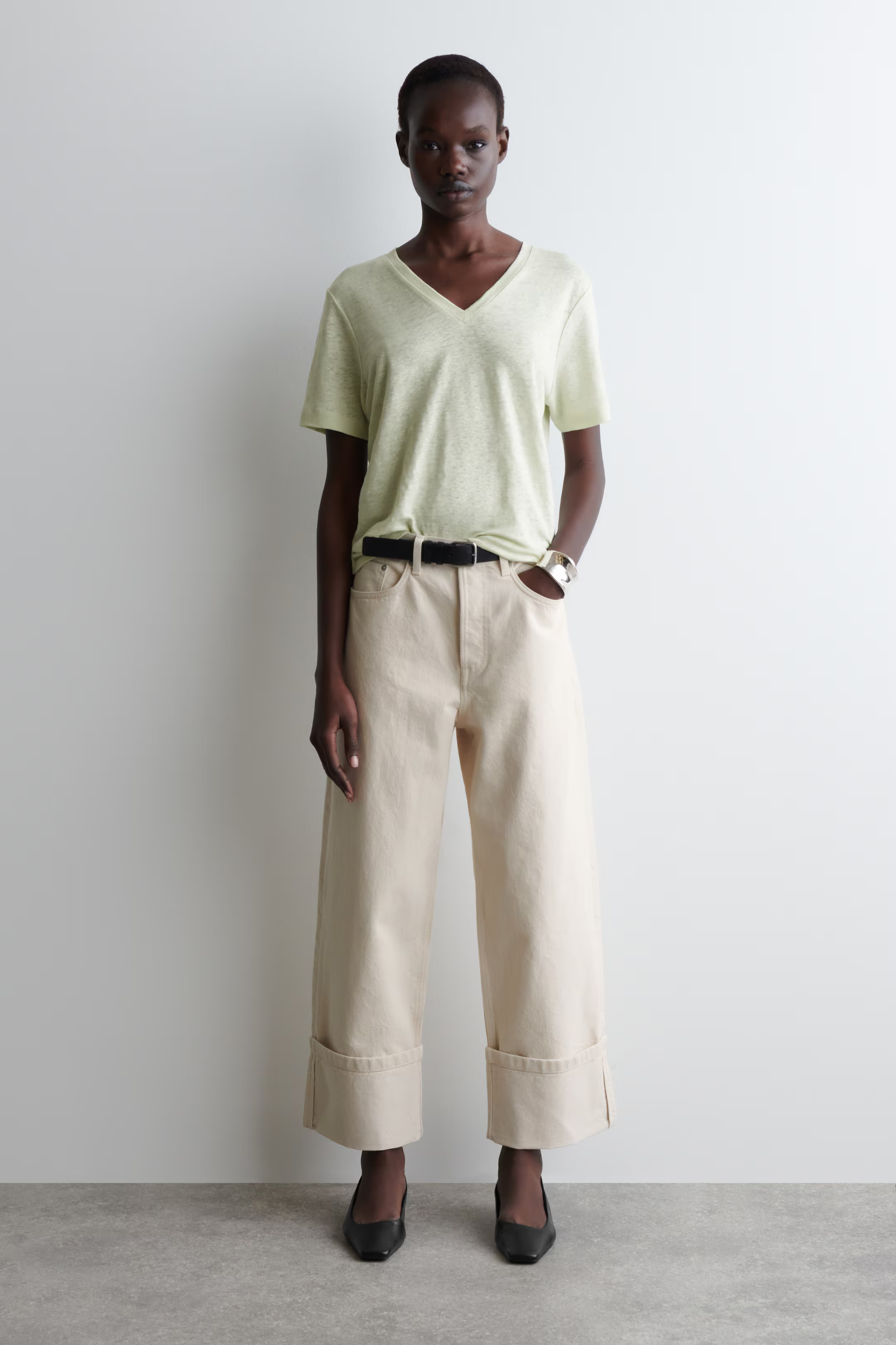 V-NECK LINEN T-SHIRT | H&M (DE, AT, CH, NL, FI)