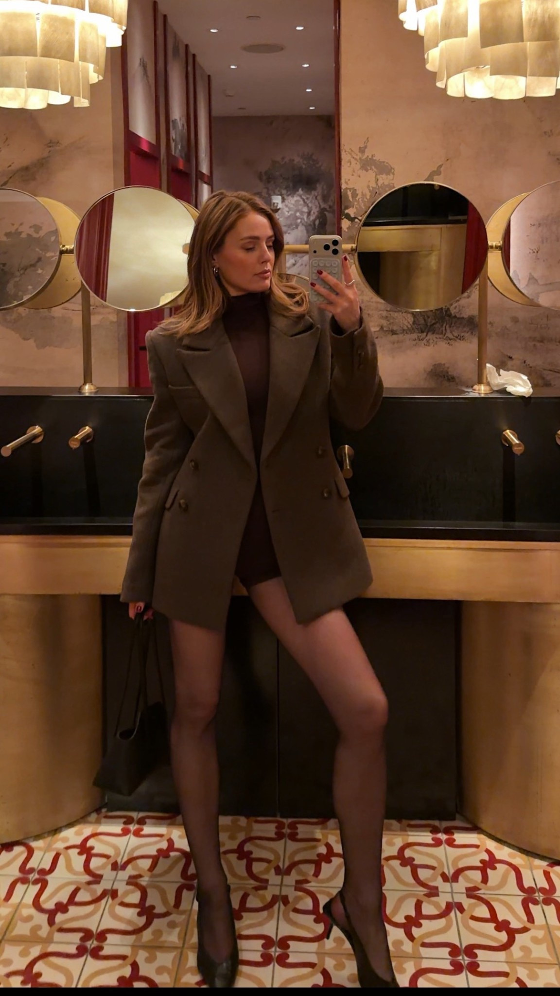 This Helsa wool blazer was a splurge but i adore it! Looks so good done up too. Wearing a size s 