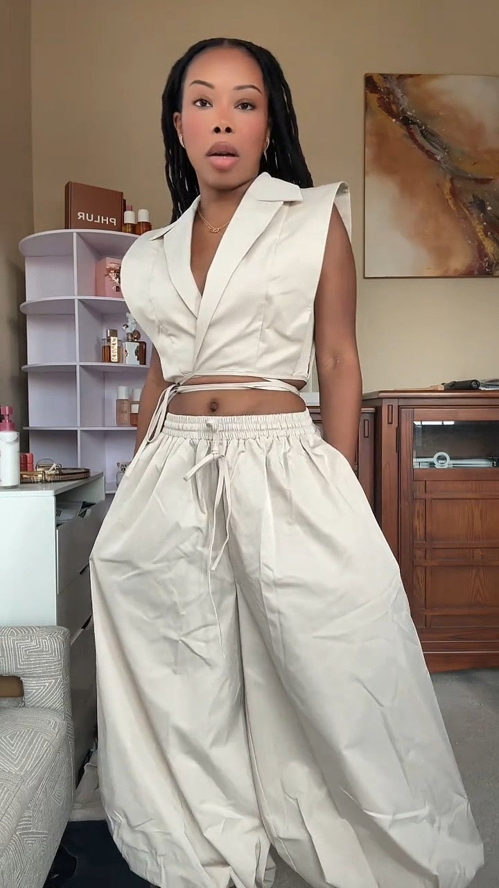 @AKIRA DONT MISS!! This is the guess who ballon pant and the guess who vneck wrap top 😍

#LTKgrwm #LTKPetite #LTKootd