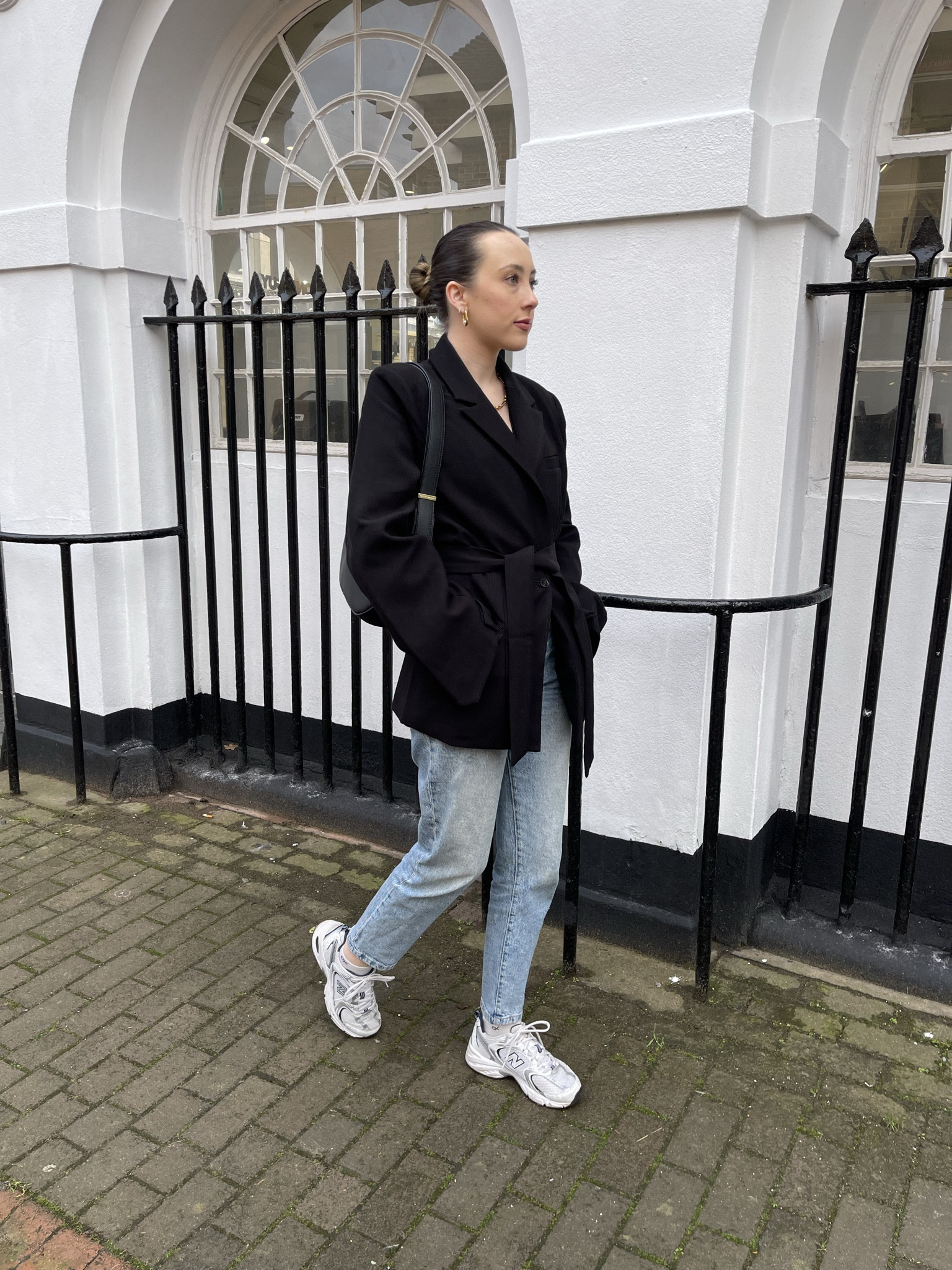 Simple outfits: black blazer, blue mom jeans and new balance edition 🖤 

#LTKstyletip #LTKeurope #LTKfindsunder100