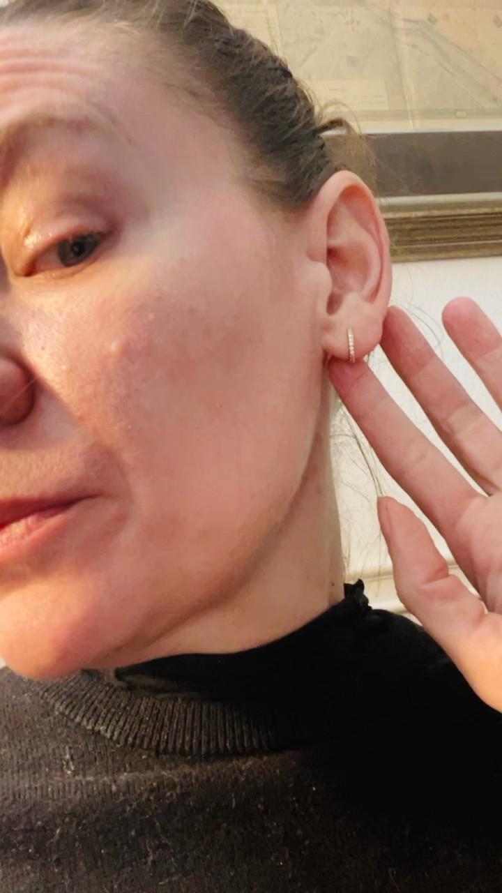 A gift they’ll love? Little sparkles! Just the perfect size to be noticed, but small enough to sleep in! And the price on these @katespade earrings is so great you’ll be able to gift yourself some too! #investmentpiece 

#LTKGiftGuide #LTKfindsunder100 #LTKstyletip