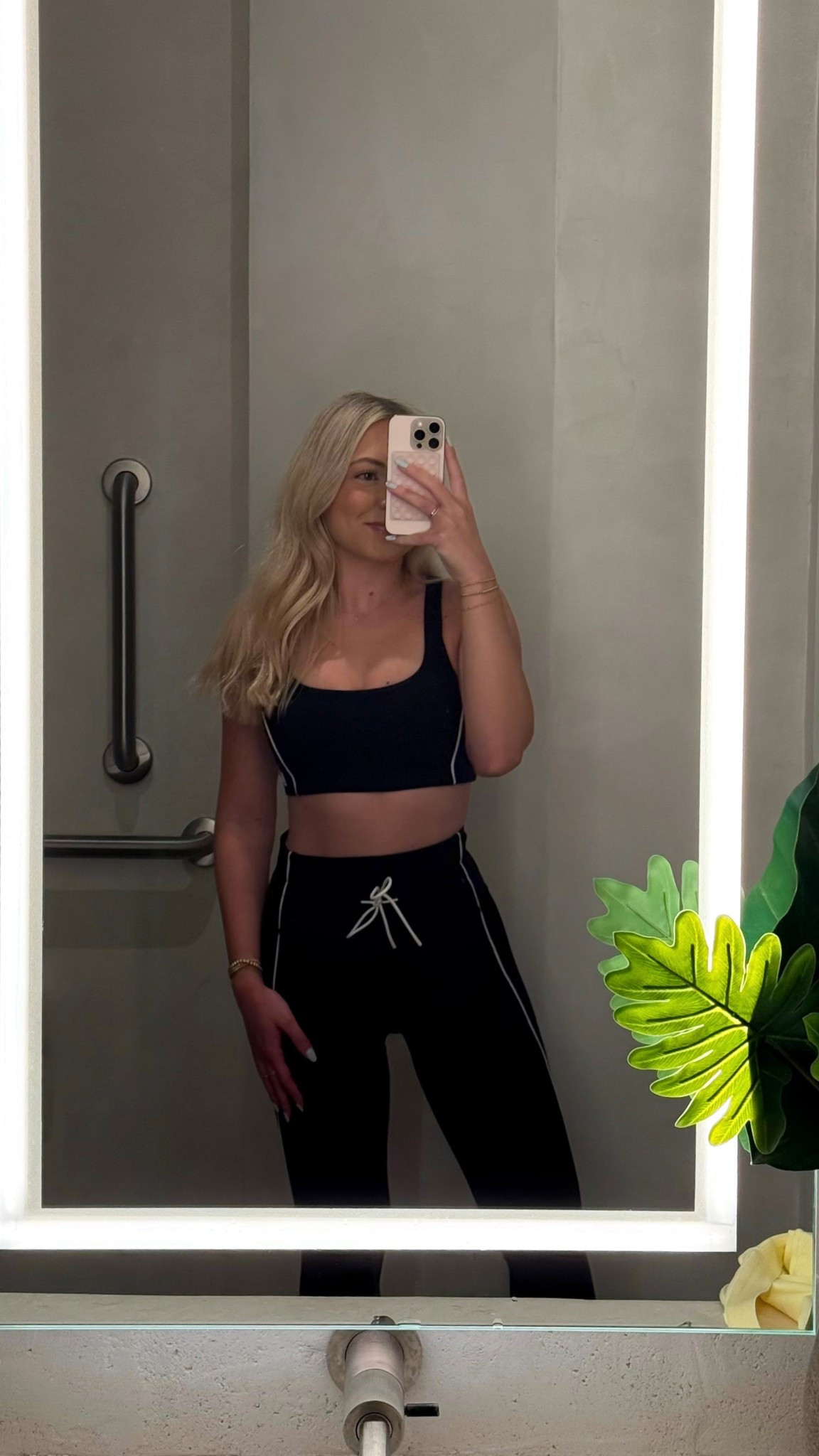 new go-to set from the vuori daily piped collection!

#LTKActive #LTKSeasonal #LTKFindsUnder100