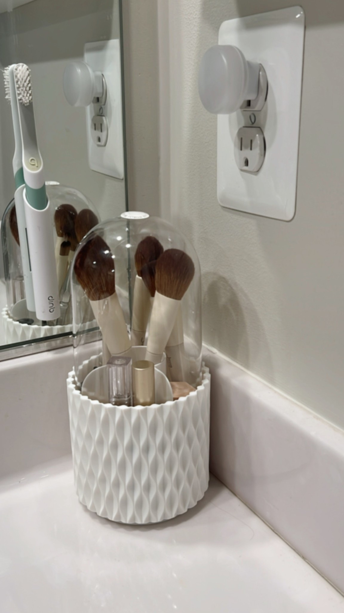 Spring makes me want to freshen everything up!! Love this makeup brush organizer!

#LTKBeauty #LTKHome