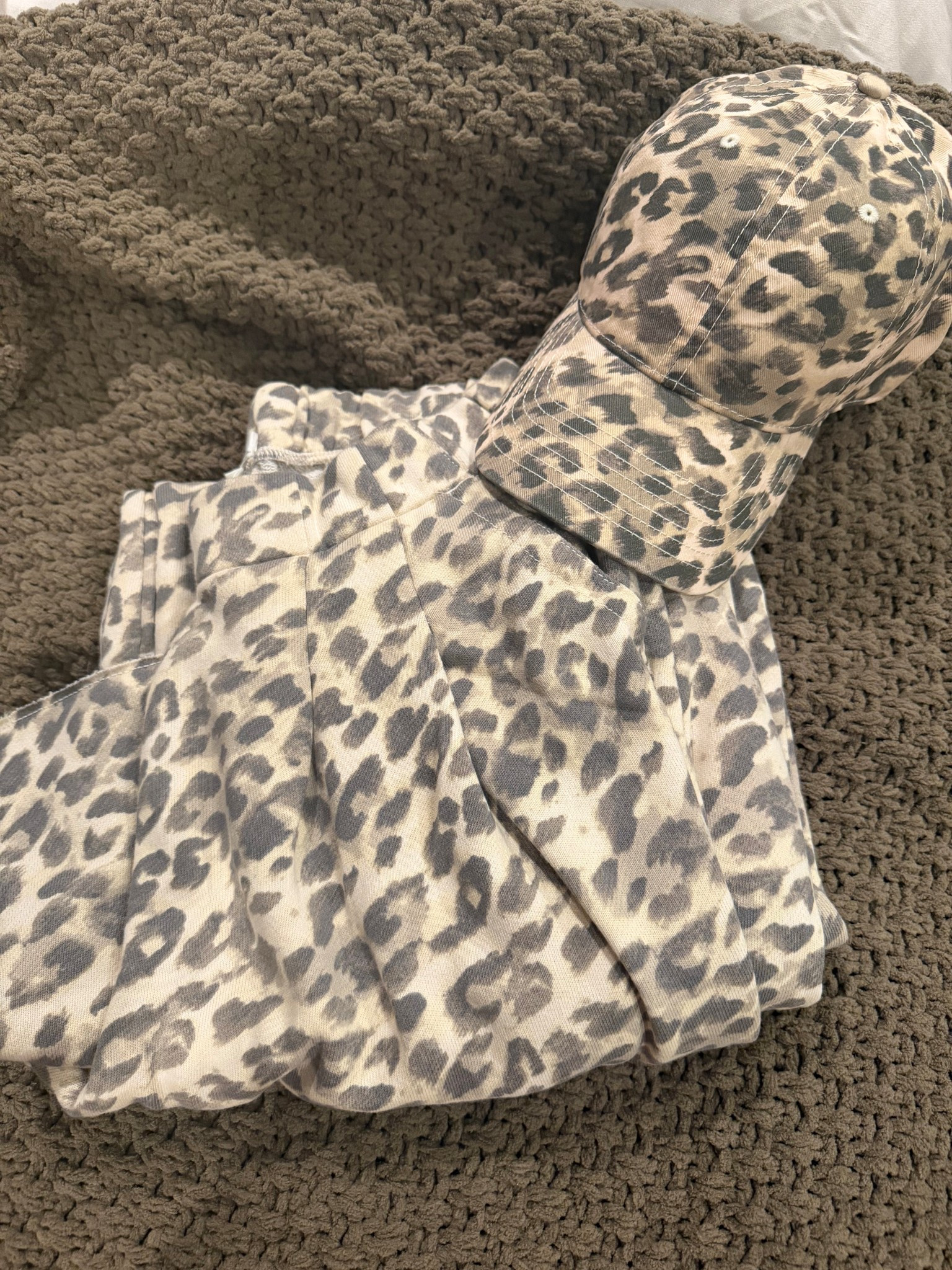 Got the perfect airport outfit... now where should I go? 

The cheetah hat is out of stock but the cold brew one would be adorable! 

Also I love a monochromatic outfit 🐆
#americaneagle #aerie #airport #traveloutfit #airportoutfit 

#LTKmomlife #LTKTravel #LTKootd