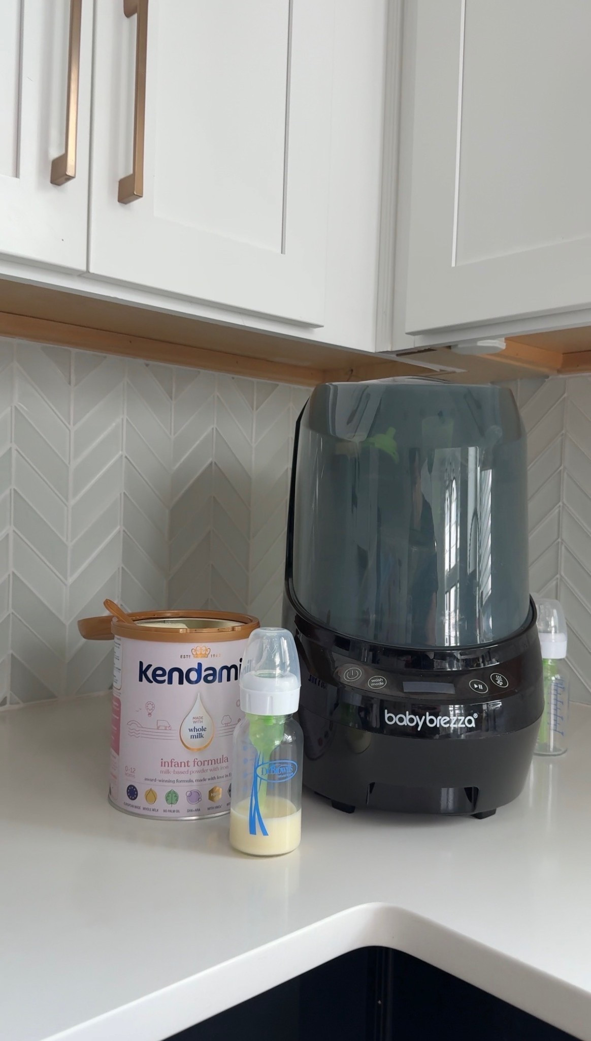 #AD Second time around I stopped trying to simplify feeding and just built a system that could hold all of it. The breastfeeding, the pumping, the bottles, the formula, all of it. Prepared looks different when you actually know what you're preparing for. #BabyBrezza #TargetPartner #MyDrBrownsBaby #HappyFeeding #EveryFeedYourWay #ComboFeeding #KendamilPartner @babybrezza @Target @drbrowns @kendamil.usa