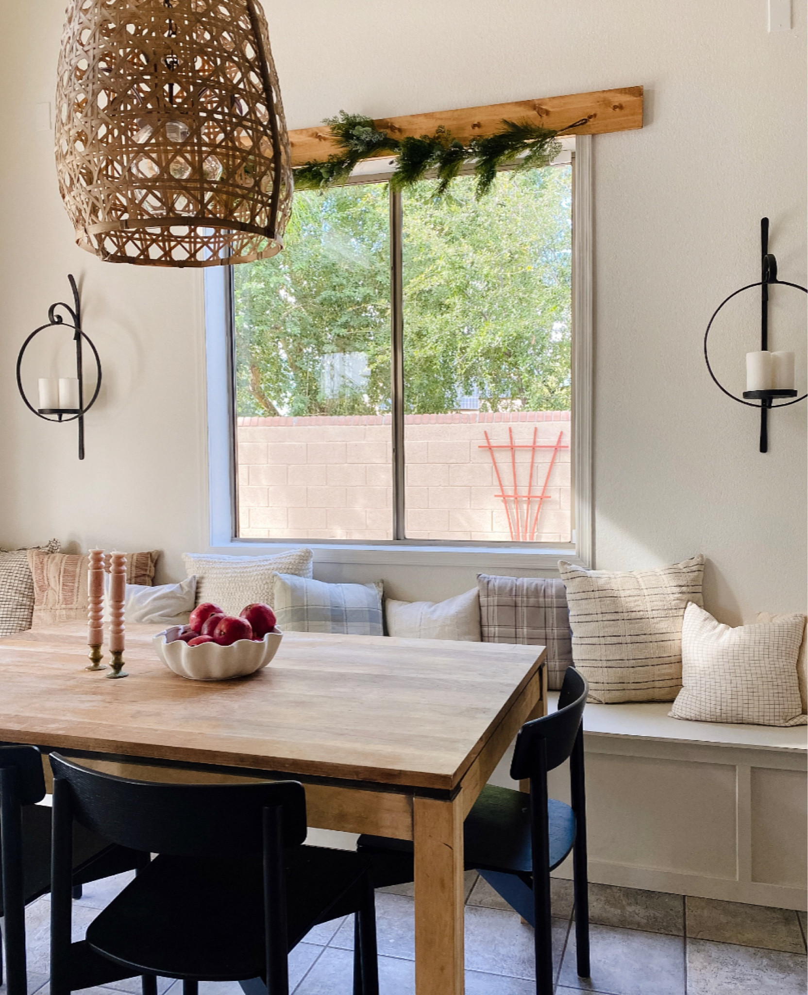 Kitchen dining nook update! 



#LTKhome #LTKSeasonal #LTKHoliday