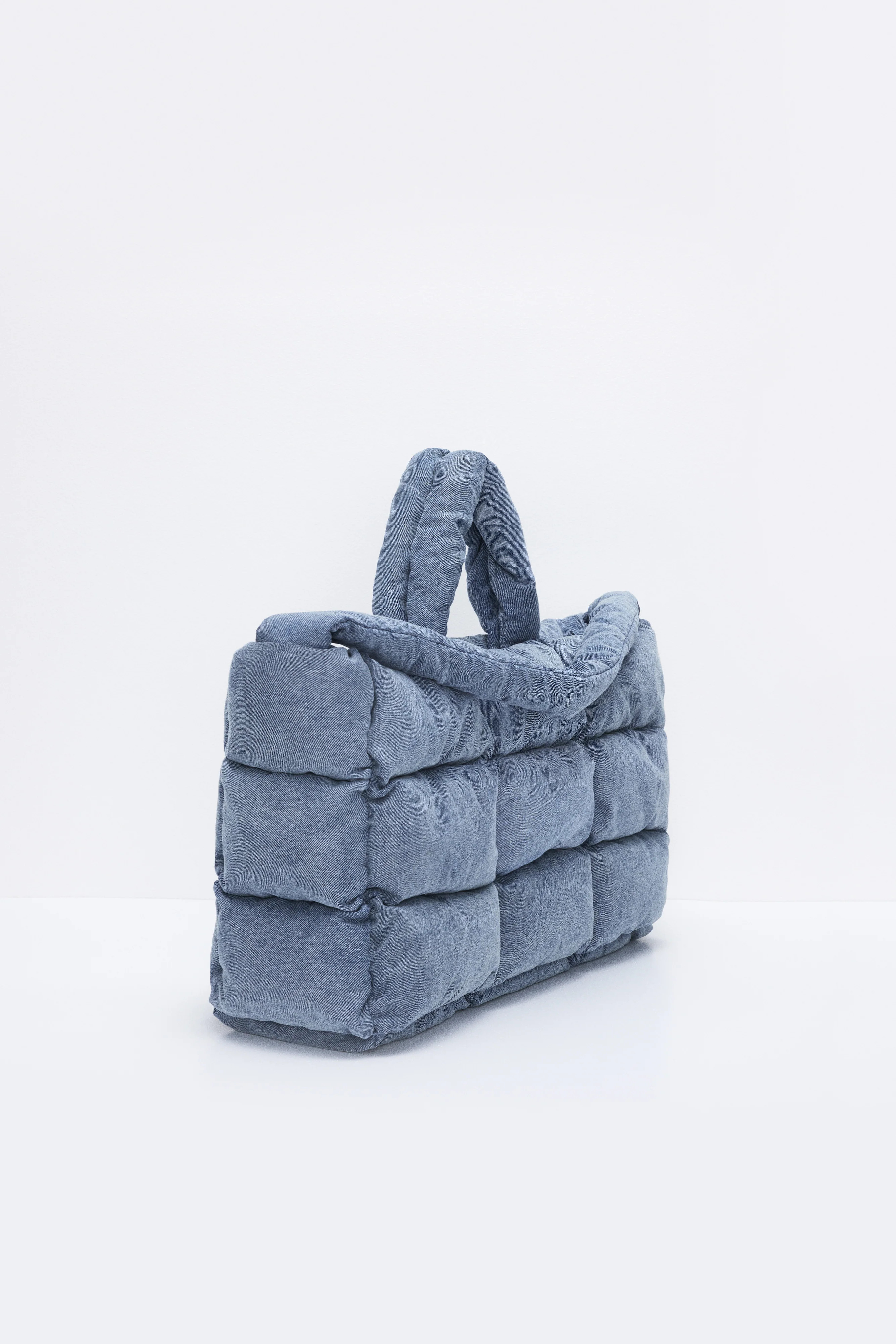 LARGE DENIM BAG | Good American