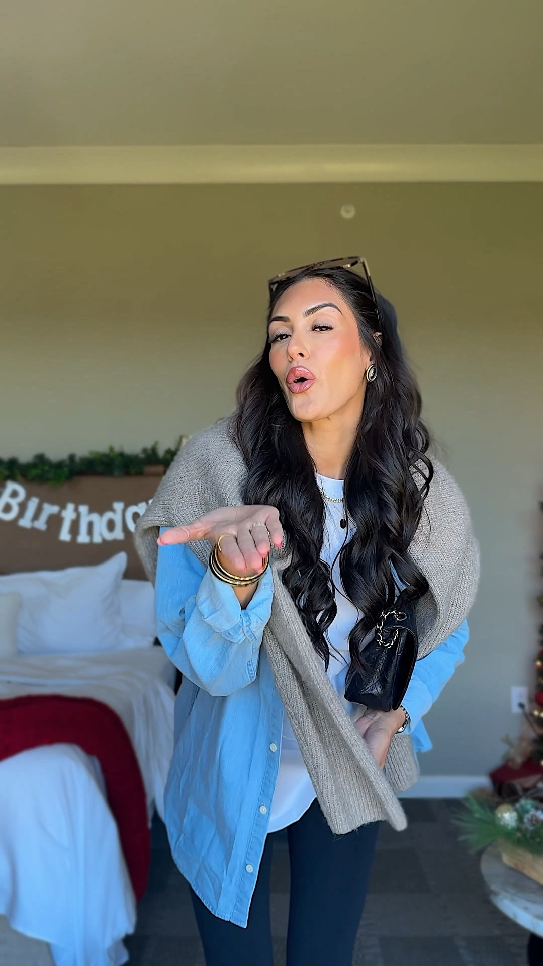 Large top
Small tall denim shirt
Xs leggings
Medium sweater 