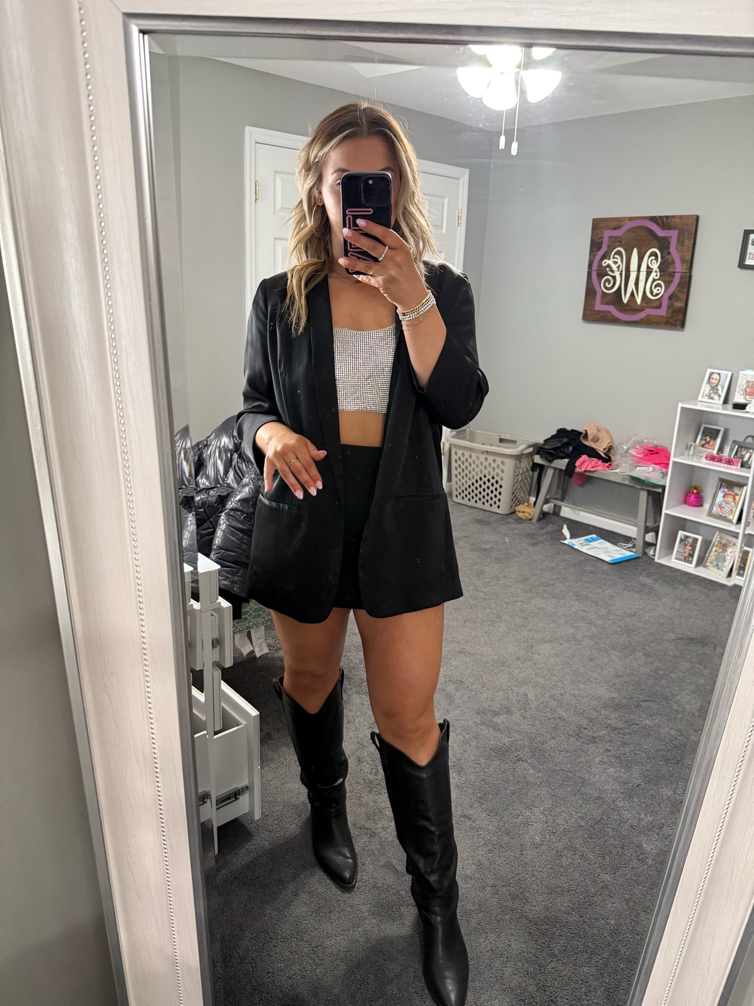 When Kelsea requests sparkles, you show up🖤 

#LTKMostLoved #LTKMidsize #LTKStyleTip