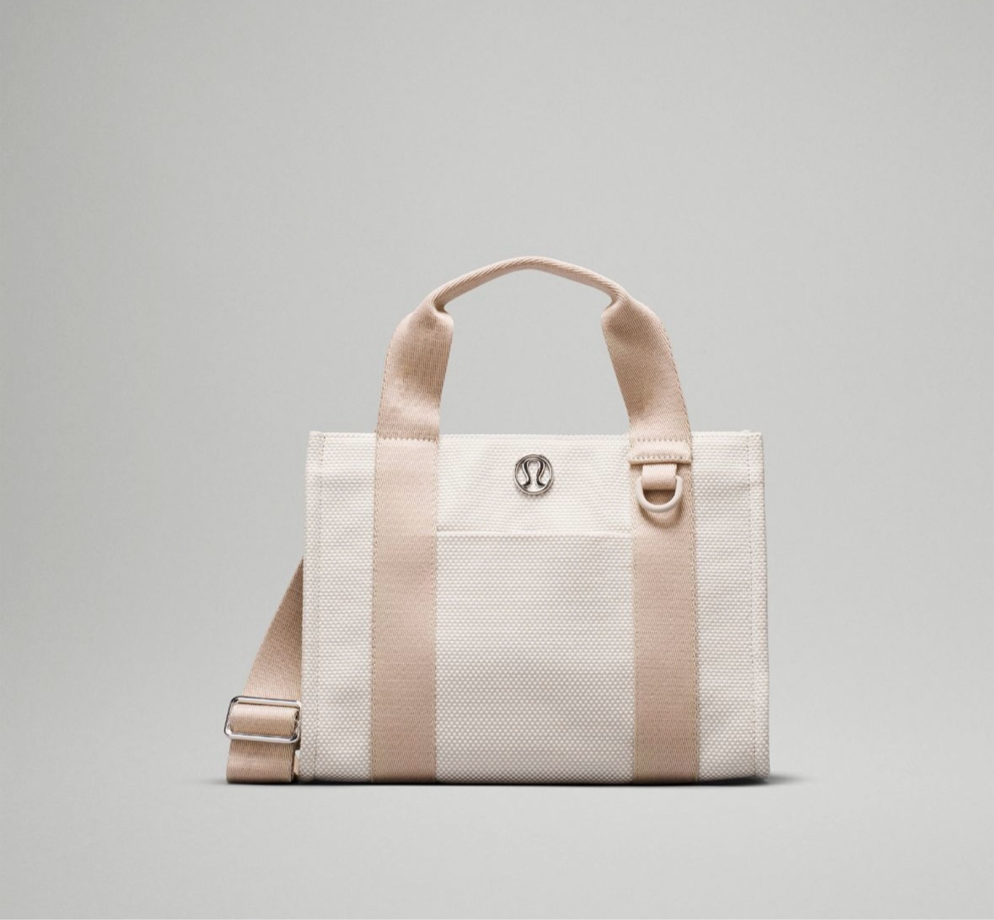 Lululemon Two Tone Beige Canvas Tote Bag ✨

Lululemon bags, tote bags, summer bags, mini bags, work totes, work bags, beige bags, beige purses, lululemon favorites, new bags, gifts for her, travel bags, women’s accessories 

#LTKFitness #LTKItBag #LTKWorkwear