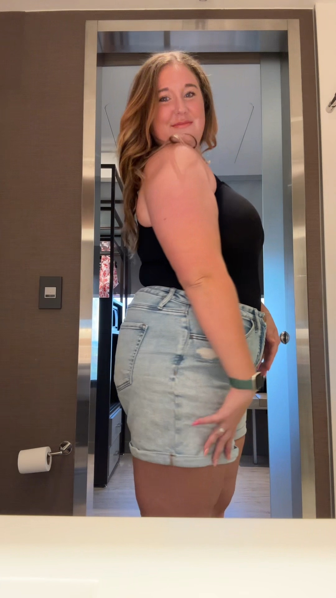 What like it’s hard? 🤷🏻‍♀️#sanantonio #sahmlife #momlife #momsoutfit #momsoutside 

#LTKPlusSize #LTKFindsUnder100 #LTKFindsUnder50