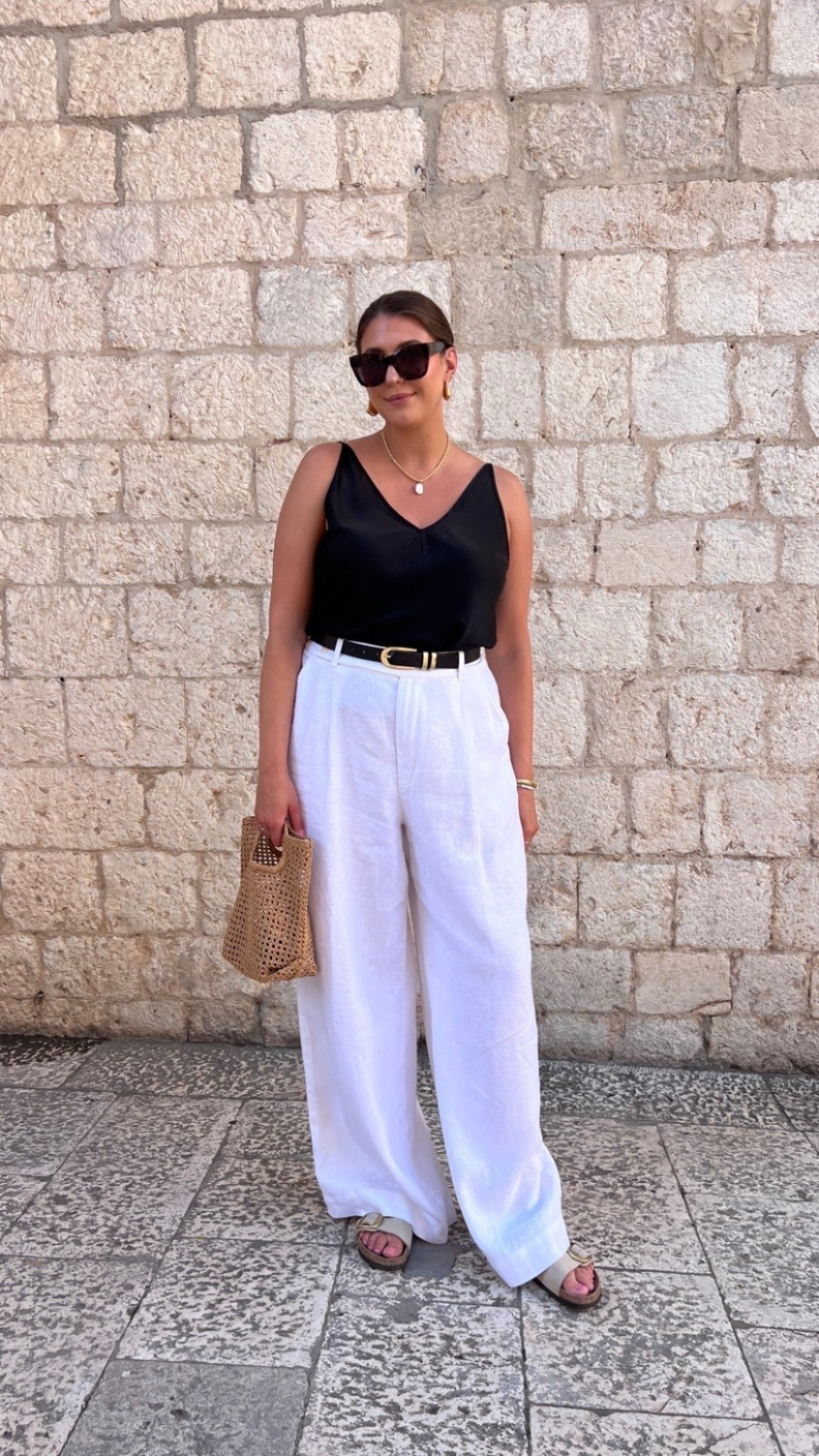 Chic summer neutrals 🖤🤍

black tank, white pants, linen trousers, neutral outfit, summer style

#LTKWorkwear #LTKU #LTKMothersDay