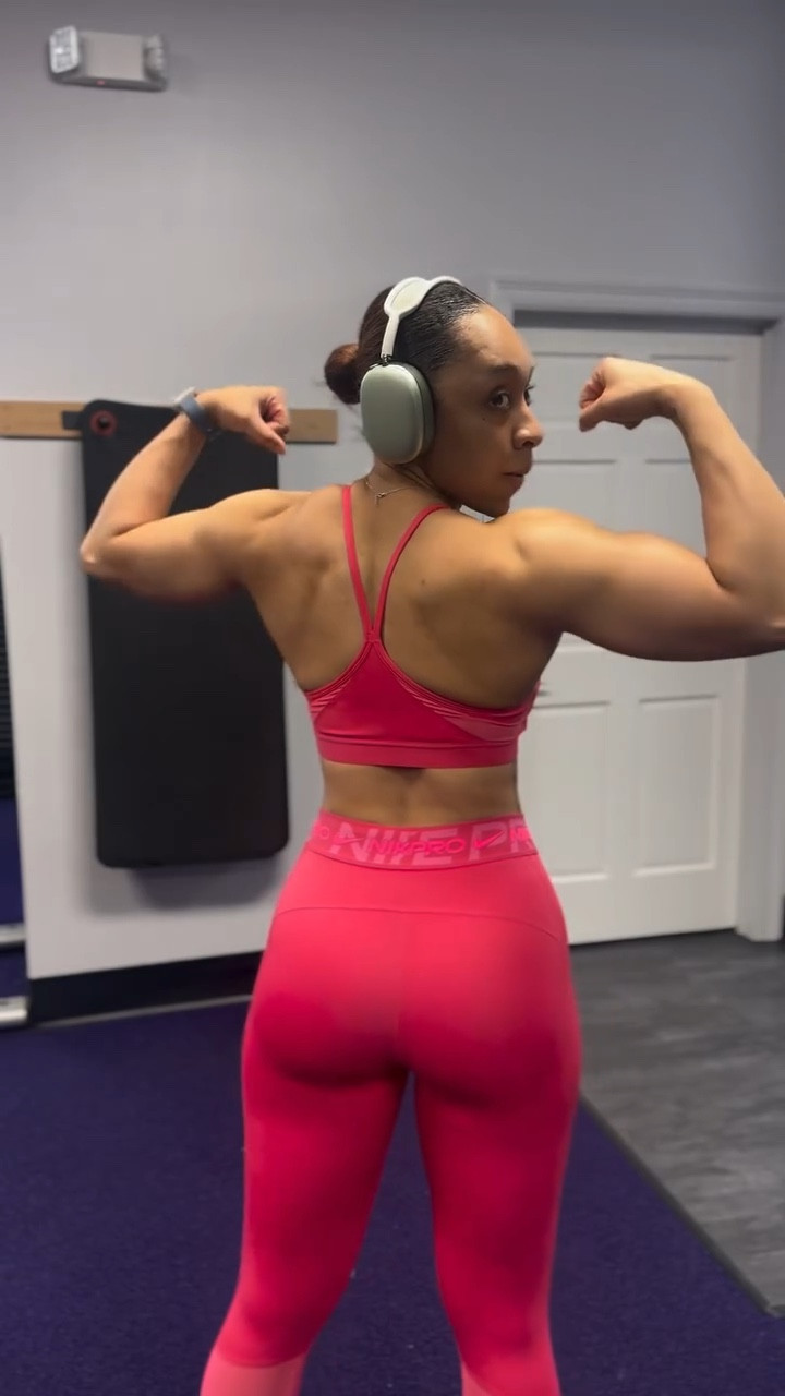 Proof that upper body gets done 💪🏽 
@Nike US 
#gym #gymlife #gymtime

#LTKActive #LTKfitnessgoals #LTKselfcare