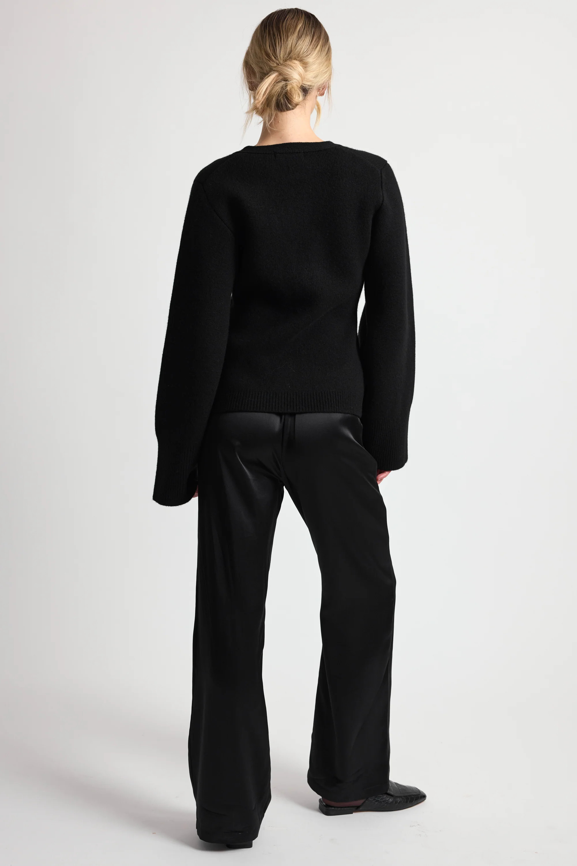 V Neck Cardigan | Almina Concept