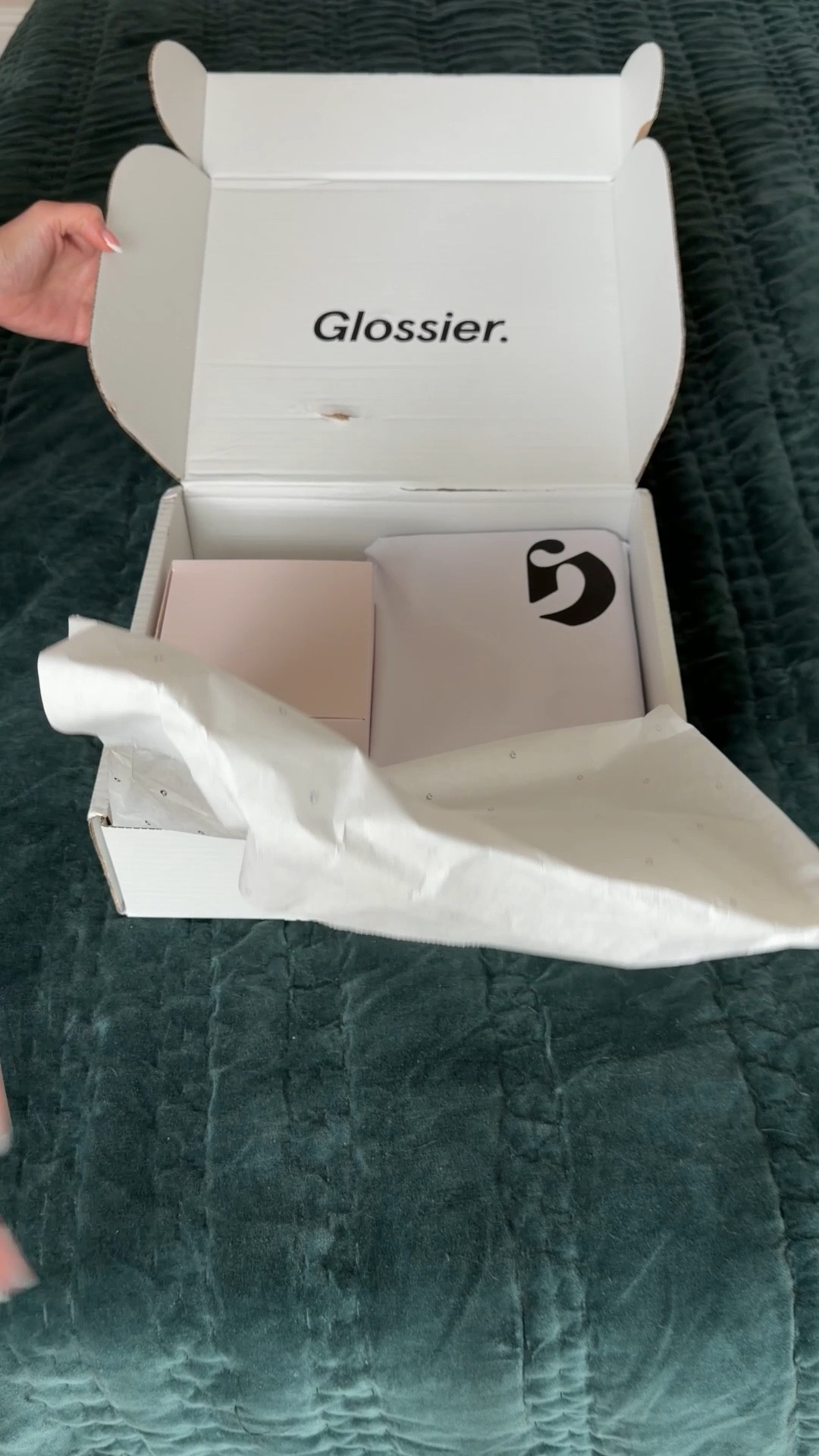 Glossier makeup bag
Glossier mug
Unboxing


#LTKTravel #LTKvlog #LTKBeauty