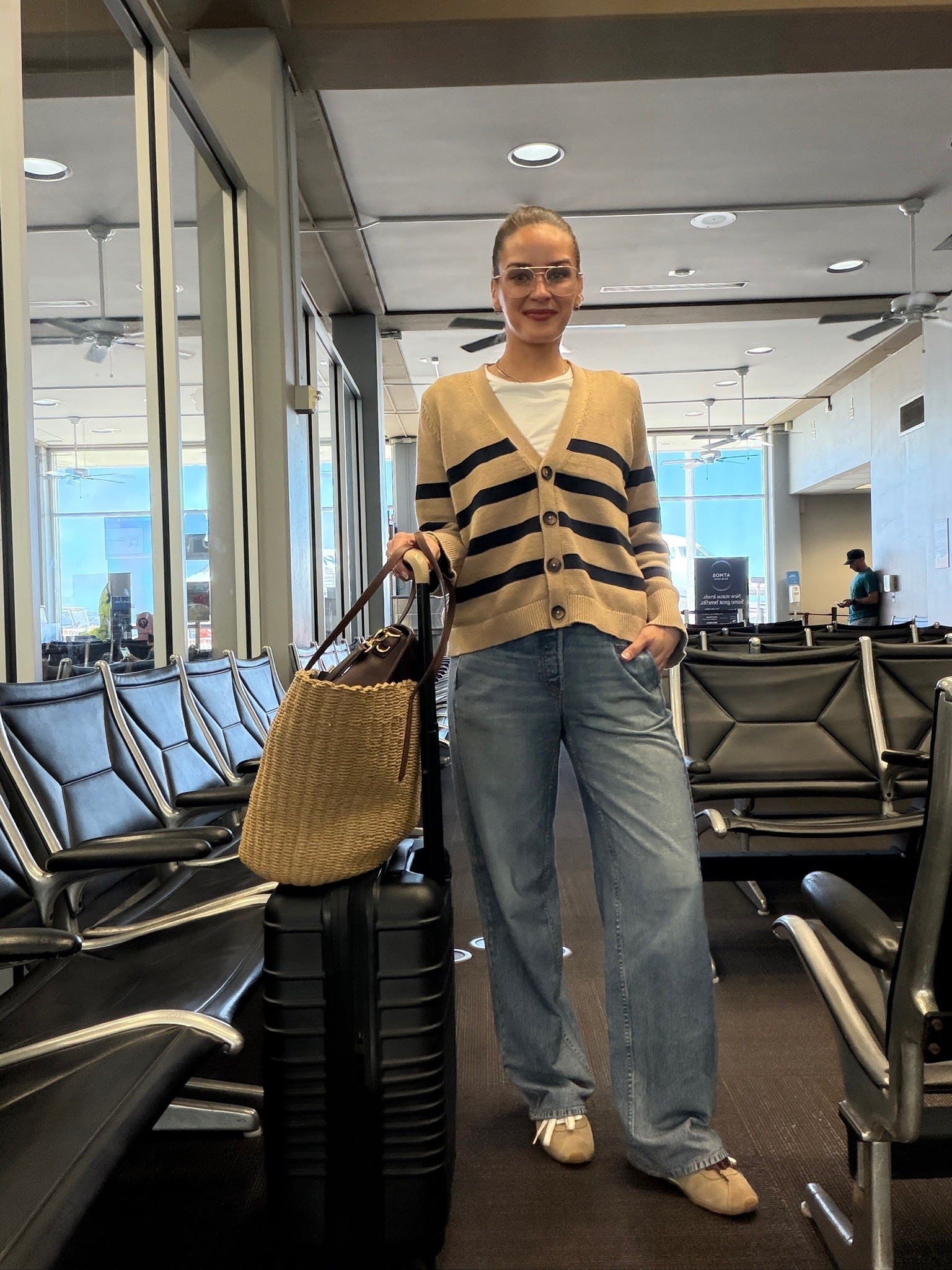 Travel OOTD - the comfiest pair of jeans 🤭

#LTKootd #LTKdayinmylife #LTKTravel