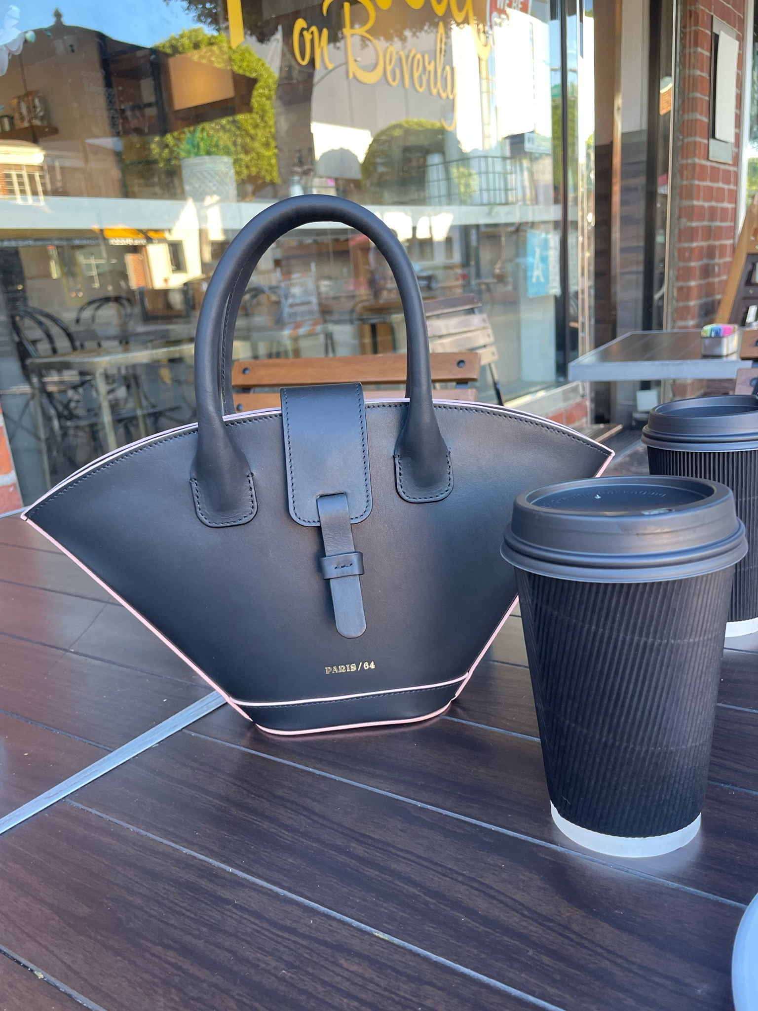 Love the quality of leather this cute mini bag has and it keeps its shape  🖤 