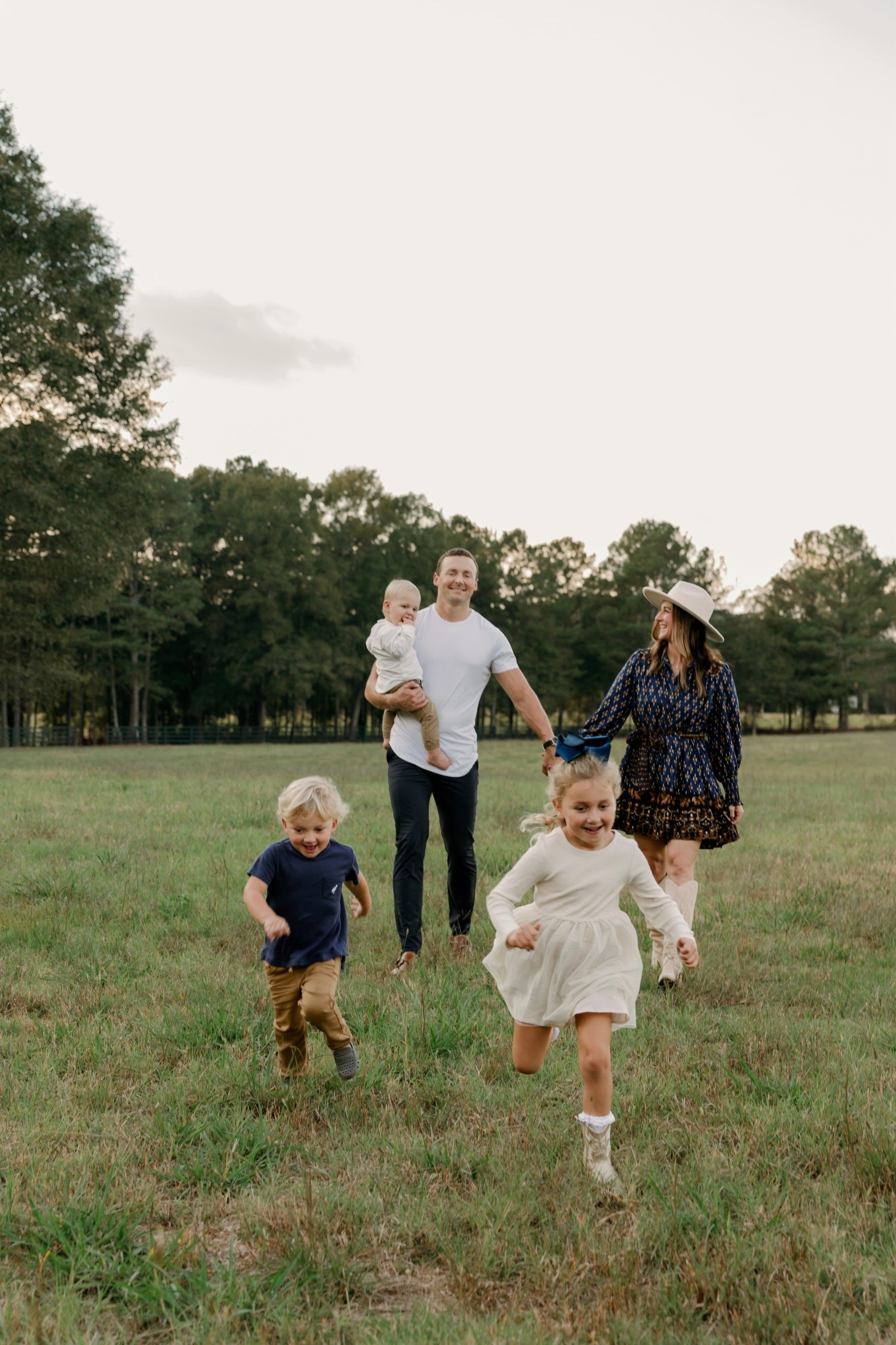 Shop our Fall Family Photo outfits in this post!

Dress | pants | tee | twirl | navy | brown | khaki | white | baby | toddler | husband | girl | boy | bow | field | boots | hat | Beaufort bonnet | Rhône | target | seasonal 

#LTKFamily #LTKHoliday #LTKSeasonal