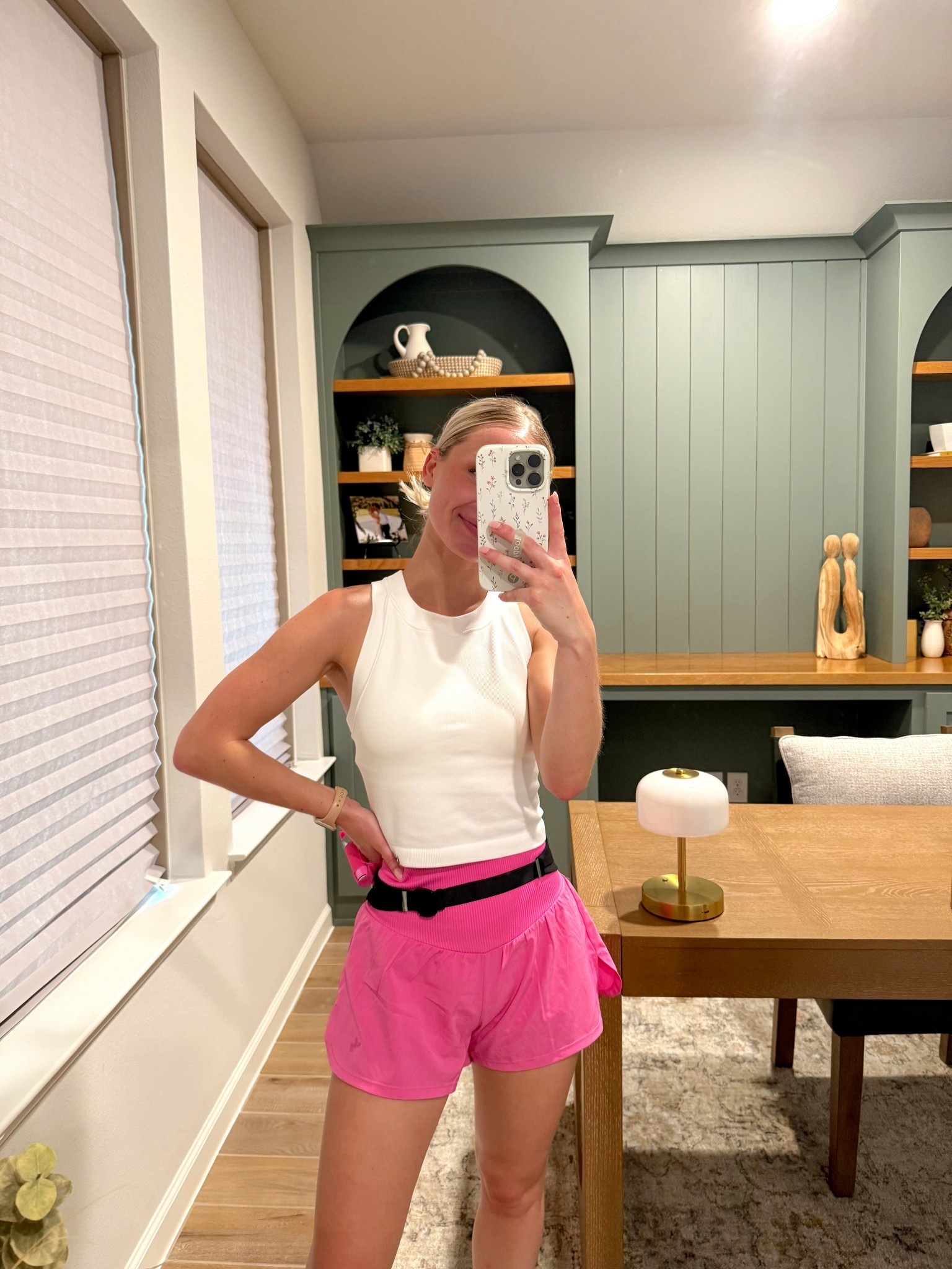 Running fit💗

Wearing xs in everything 
Xs/s running belt is TIGHT, I recommend sizing up  