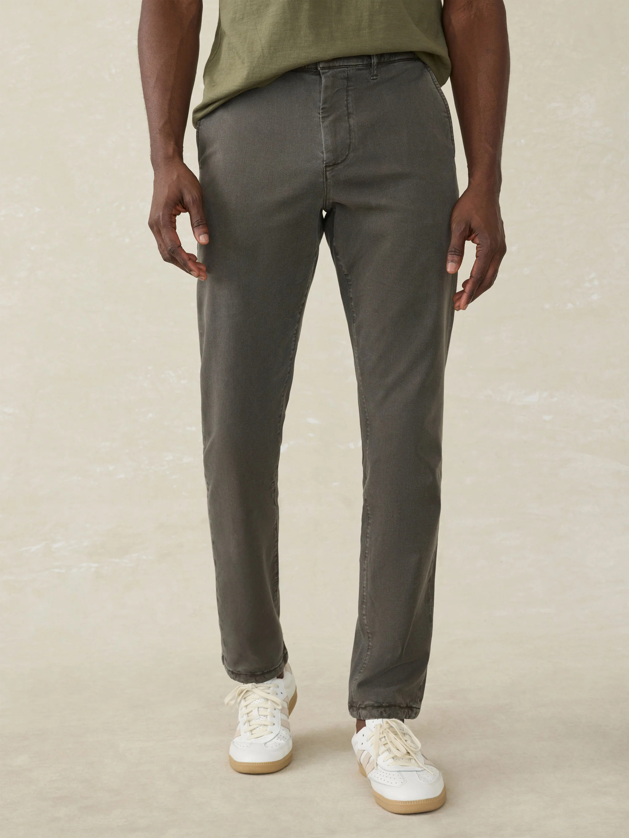 Coastline Stretch Chino - Faded Black | Faherty