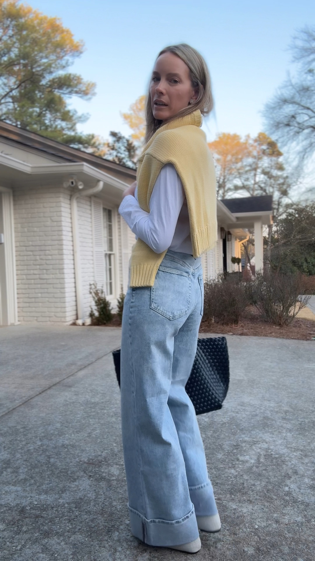 I told you I was going to wear these jeans all the time :) loving every pair I bought from @gap and they are still having their big denim sale through 2/10! 25-50% off denim and my code Leigh15 gets you an extra 15% off… shop all of my favorites on my LTK! 

#howyouweargap #gappartner

#LTKFindsUnder100 #LTKSaleAlert