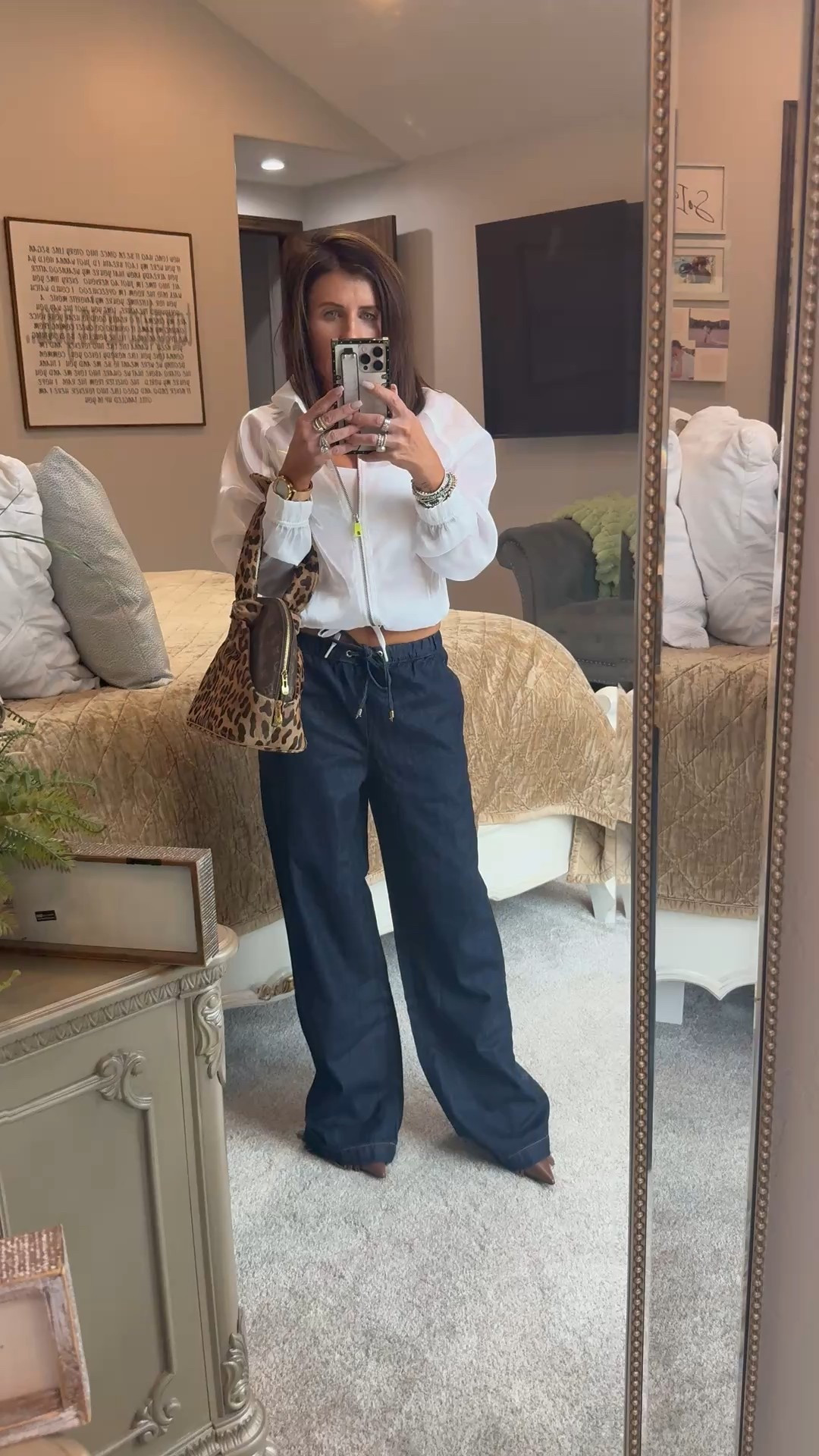 On the go, but still with some fashion and untamed vibes 🥂

#LTKU #LTKStyleTip #LTKItBag