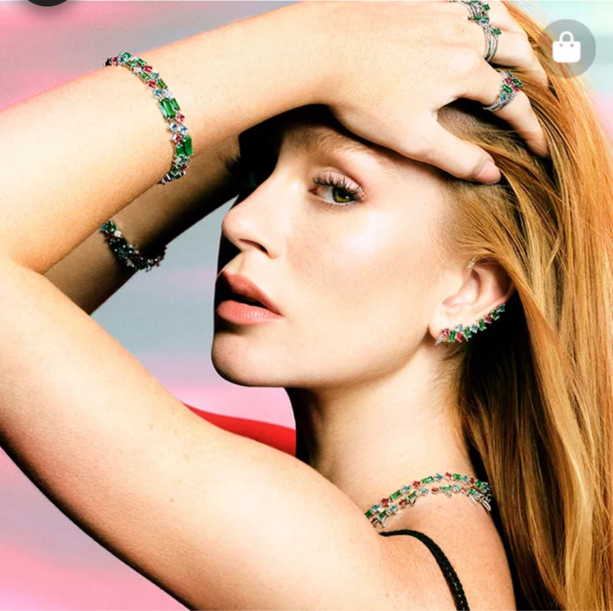 Sabemos que os acessórios complementam qualquer look, mas também devemos saber que peças de qualidade, vão trazer elegância e sofisticação para o look.

As jóias da Vivara são de extrema qualidade e durabilidade, são itens para usar uma vida inteira.
Por isso opte sempre por qualidade e bom gosto da marca!