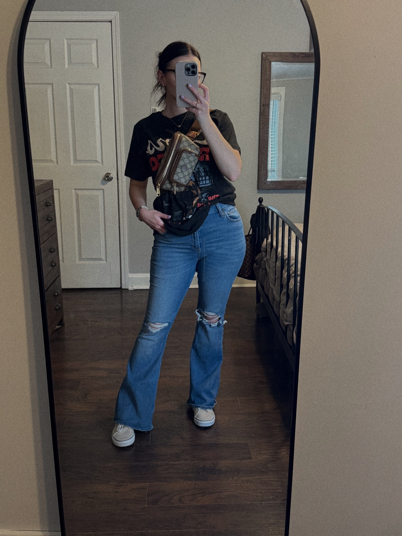 Easy everyday Mom outfit- graphic tee and some comfy jeans. stylish & trendy!

#LTKmomlife #LTKgrwm #LTKootd