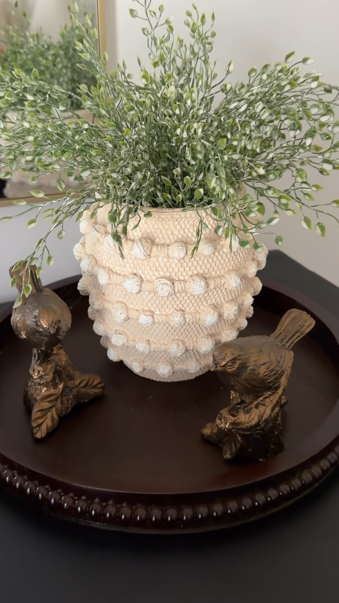 This little guest room moment came together so easy. I started with a deep walnut tray to ground everything, added a beautiful textured vase, and finished it off with my bronze perched birds.

Simple, cozy, and just enough to make the space feel thoughtful without overdoing it. 🤎