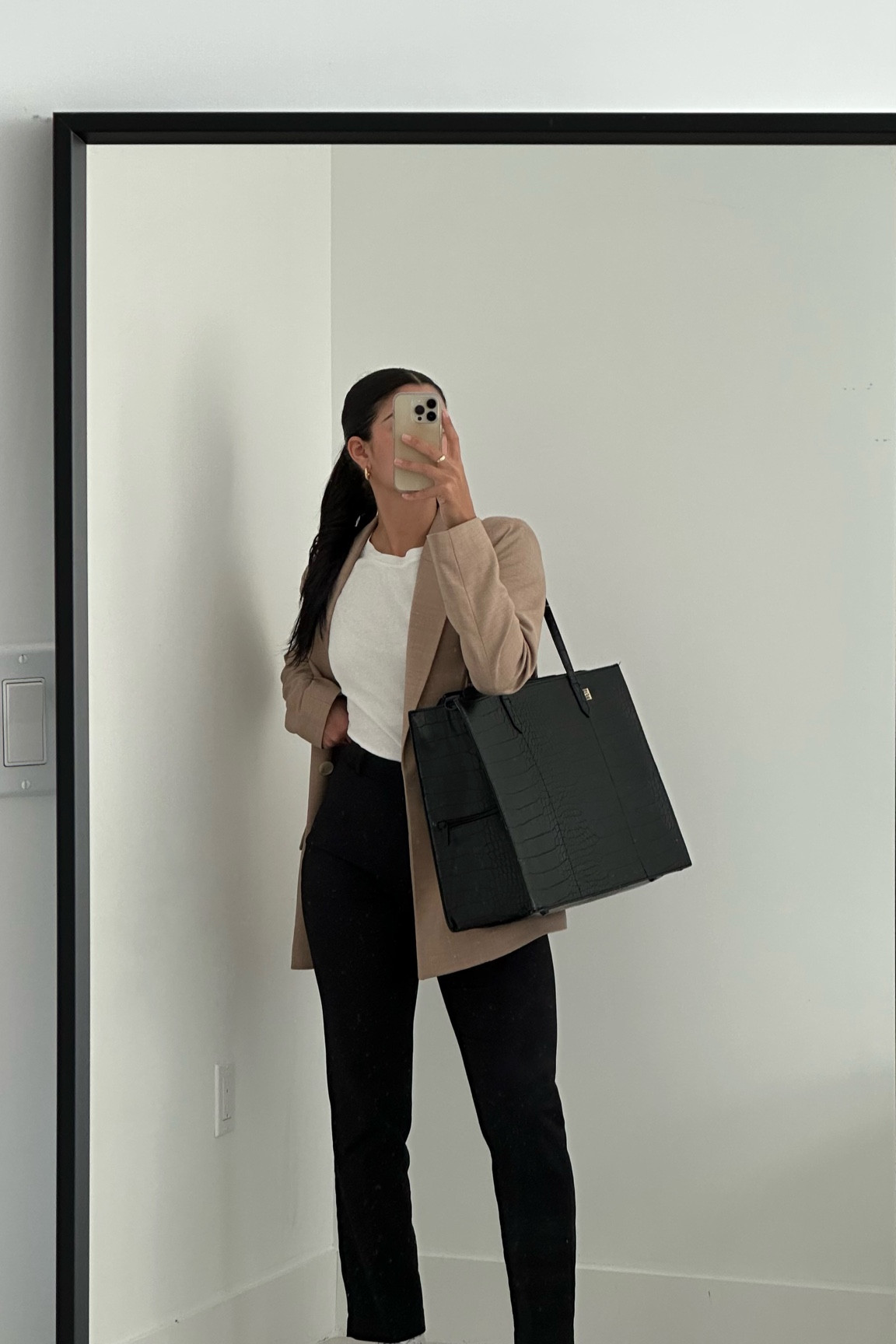 simple workwear inspo • 

details: 
blazer - H&M, xs, similar linked
shirt - Zara, s
pants - Aritizia, 4, command style
bag - beis 

#workwear #officeoutfit #workoutfit

#LTKFind #LTKworkwear #LTKstyletip