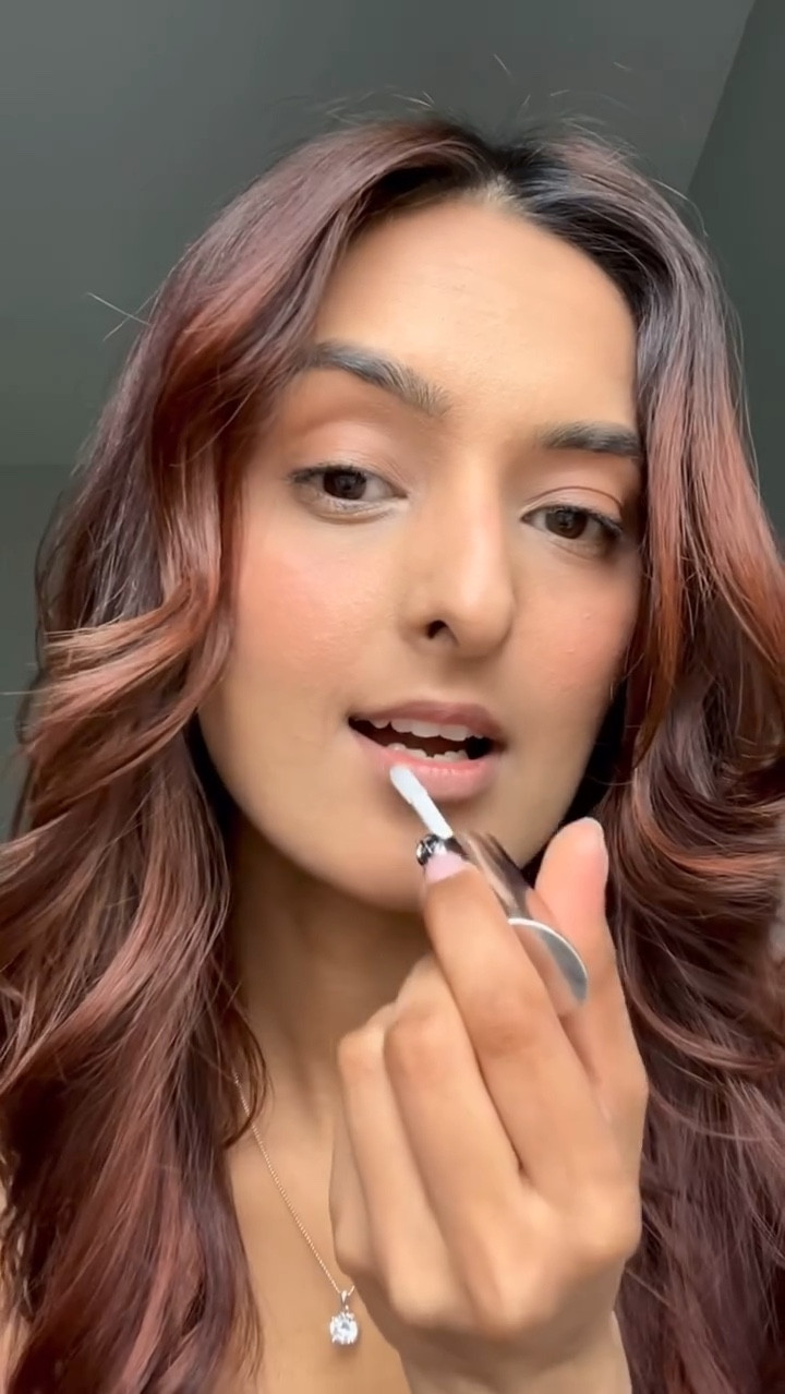 Georgia Armani PRISMA GLASS LIP GLOSS (01) @armanibeauty 🎀✨ 

#armanibeauty #armaniprismaglass #glasslips @thisisbutterly