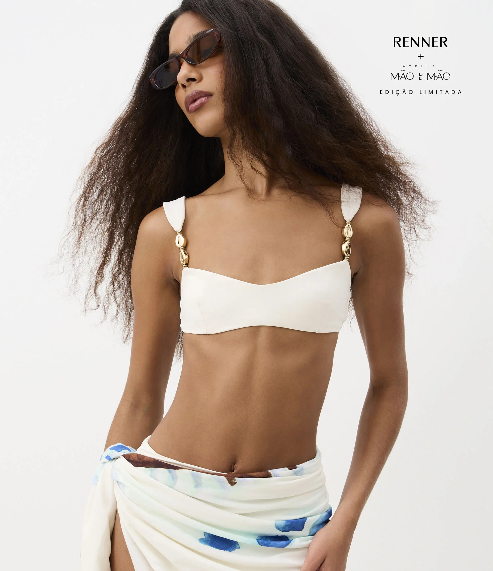 Biquíni Top Camisetinha sem Bojo com Aviamentos de Búzios Branco - Lojas Renner | Renner (BR)