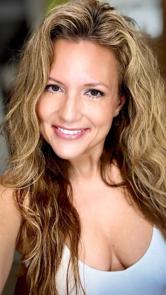 My secret to mermaid hair 🌊👇
✨ No brushing
✨ No blow dryer
✨ Just let the waves live their best life
#HairRoutine #MermaidHairDontCare #LTKBeauty

#LTKOver40 #LTKBeauty #LTKmorningroutine