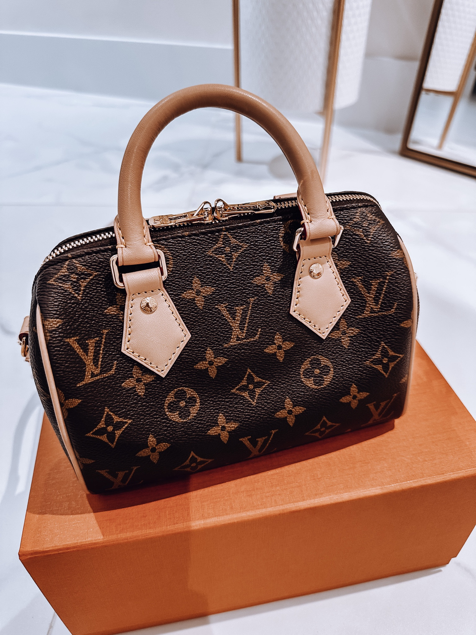 Speedy 20, Louis Vuitton monogram speedy b 20, Louis Vuitton handbag, mini bag, small bag, spring bag, summer bag 

#LTKitbag #LTKstyletip