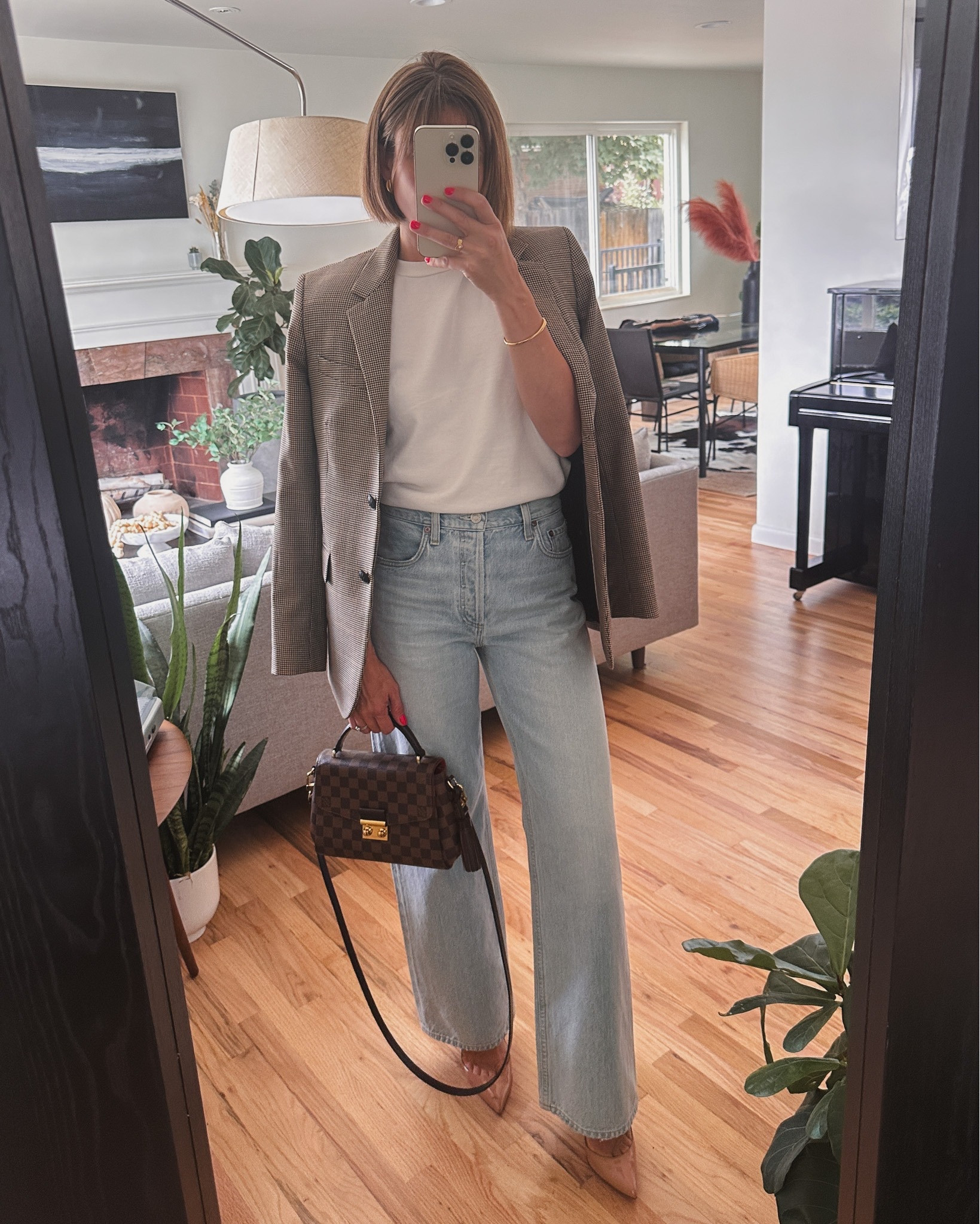One pair of jeans, four ways to wear them. Look how the vibe changes with each of these blazers. Which look is your fave? 

Details:
Jeans - @agolde @alineboutique 
Blazers - @ragandbone @gucci @zara @clubmonaco 
Tee - Nordstrom @nordstrom 
Jewels - @monicavinader 
Bag - @louisvuitton
Shoes - Neiman Marcus @neimanmarcus @christianlouboutin 

#CapsuleWardrobe #StyleInMotion #PersonalStylistTips