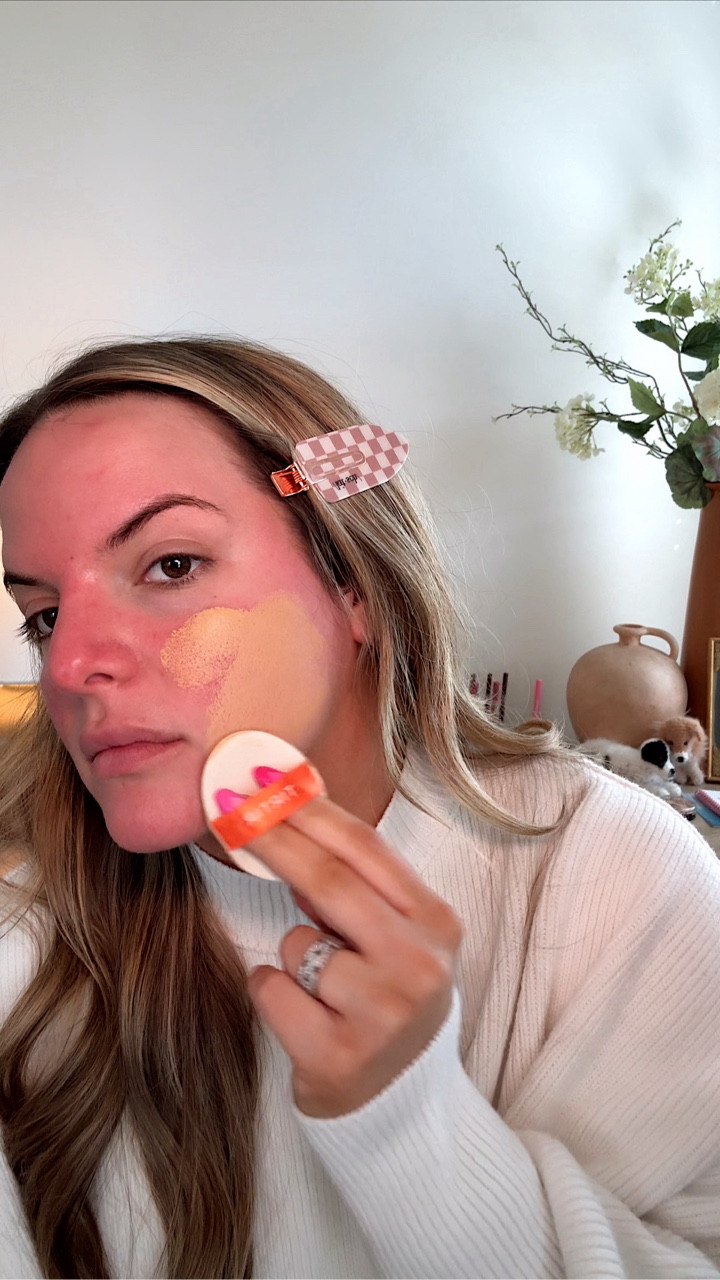 This is a satisfying one to apply 😆 the coverage is so good! Shade I’m using is 24 n latte!